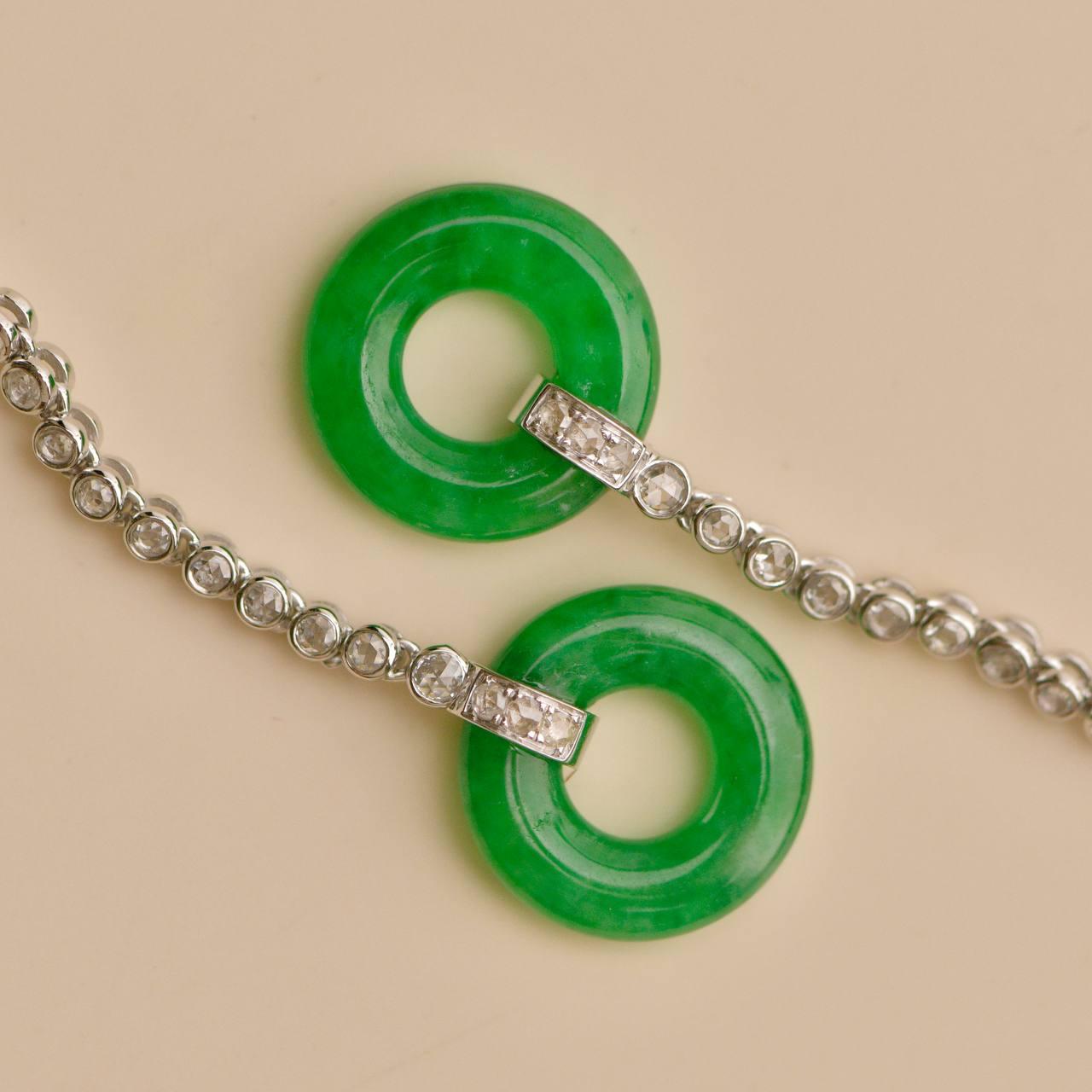 SKU	77701750
Viene fornito con	Solo per la scatola
Metallo	Oro bianco 18k
Pietre	Giada, diamante
Peso totale dei diamanti	0,336ct circa
Peso	4.62 g
Lunghezza	5 cm
Larghezza	1.2 cm
Condizione	Eccellente
______________________________________
Se siete