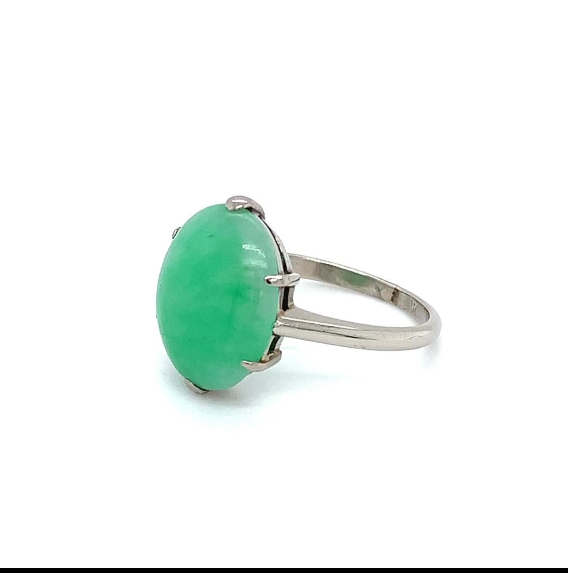 Jadeite jade vert bague cocktail art deco or blanc 18k en vente 1