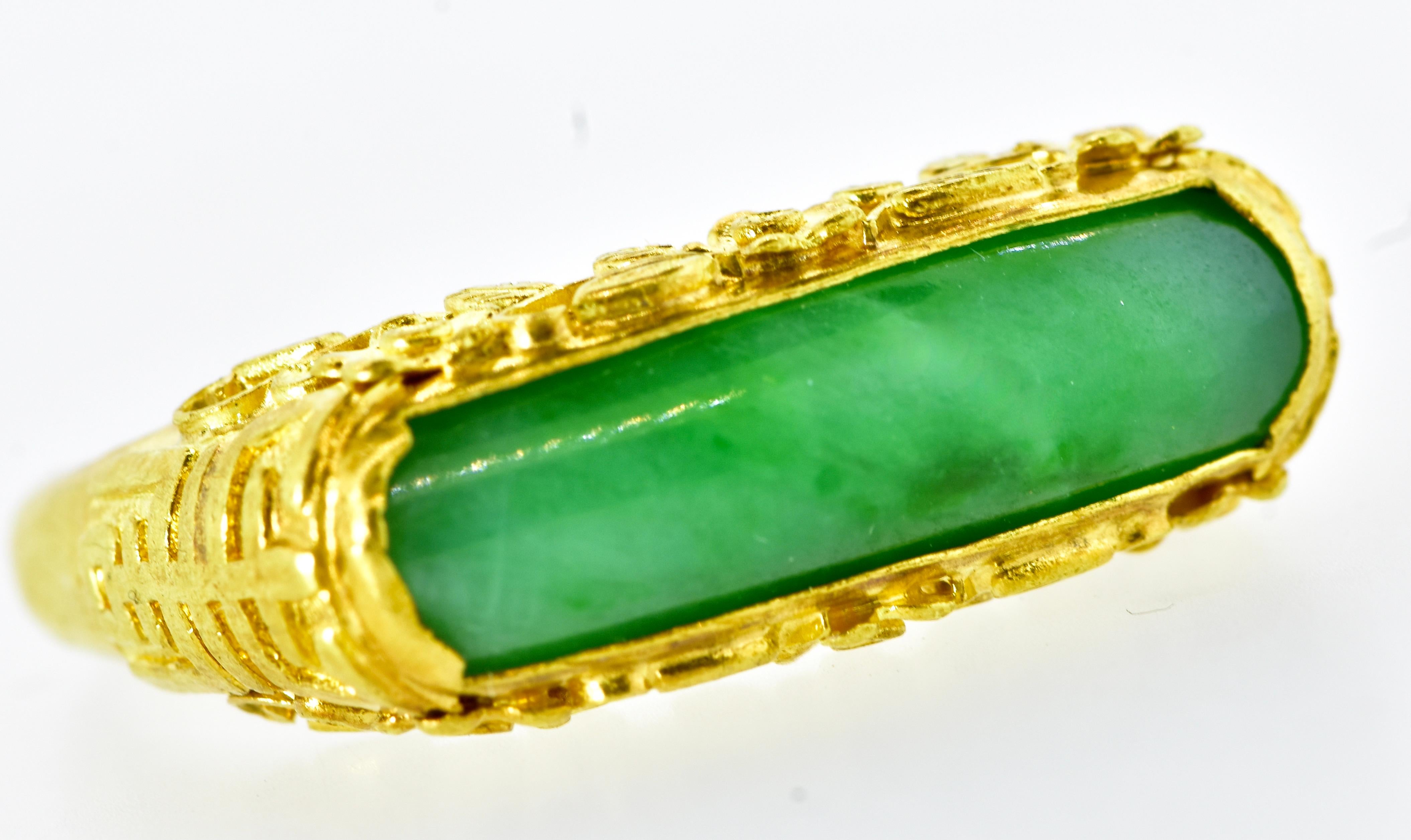 Cabochon Jadeite Jade and 20k Yellow Gold Vintage Flower Motif Saddle Ring, circa 1900 For Sale