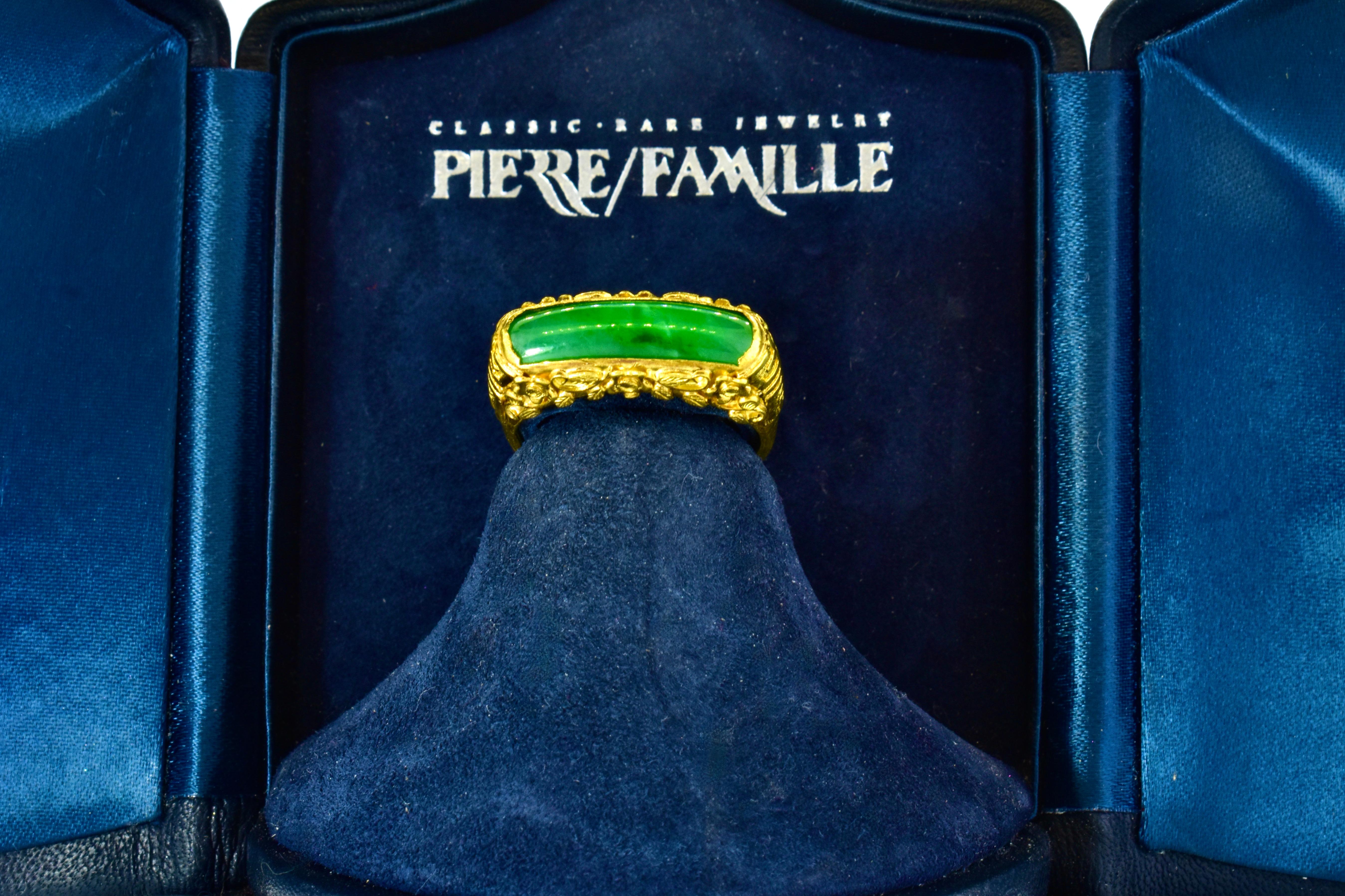 Anillo vintage con motivo floral de jadeíta y oro amarillo de 20 quilates, circa 1900 5