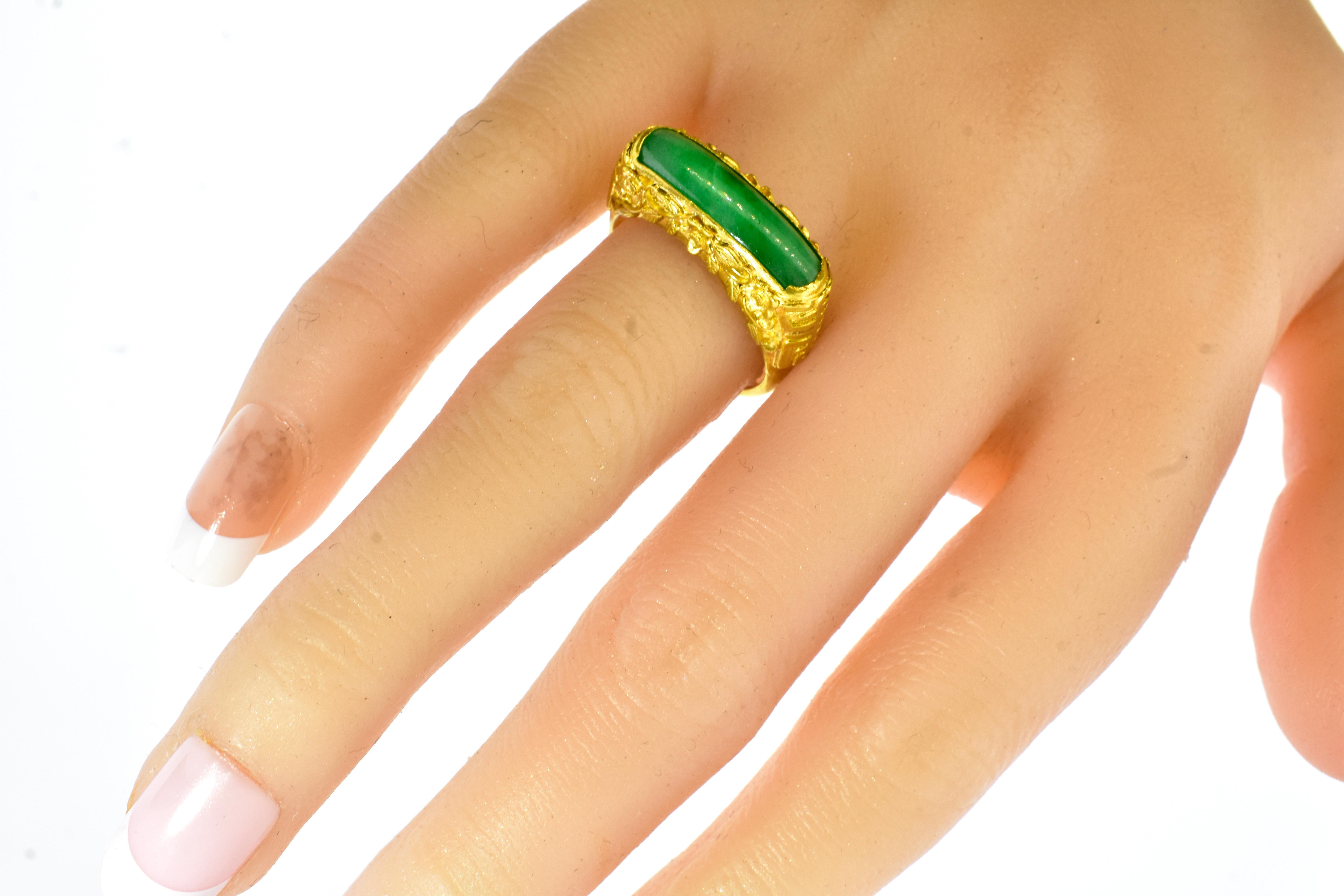 Anillo vintage con motivo floral de jadeíta y oro amarillo de 20 quilates, circa 1900 3