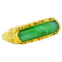 Bague selle à motif de fleurs vintage en jade et or jaune 20 carats, c. 1900