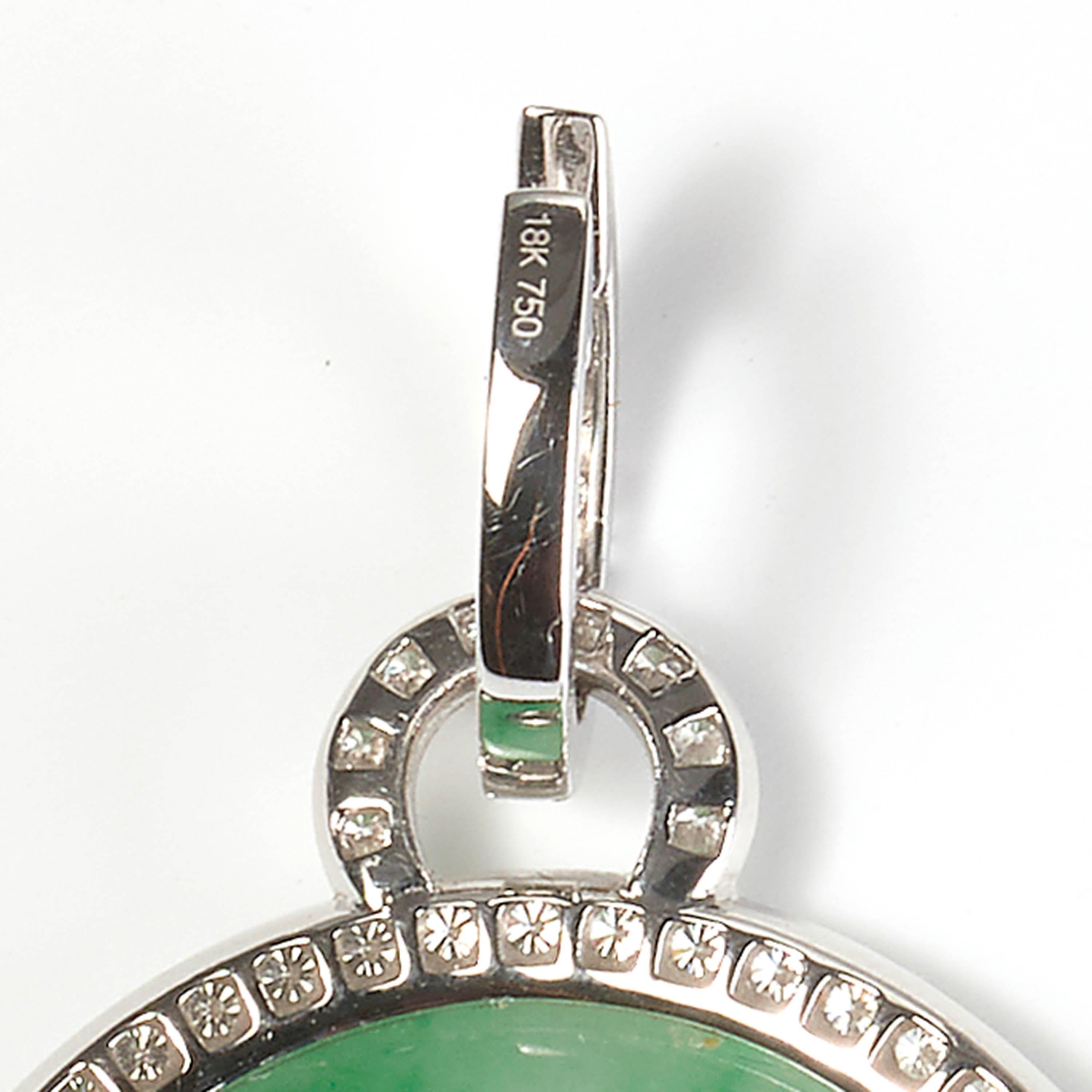 Donna Orecchini con giada e diamanti, 4,50 carati in vendita