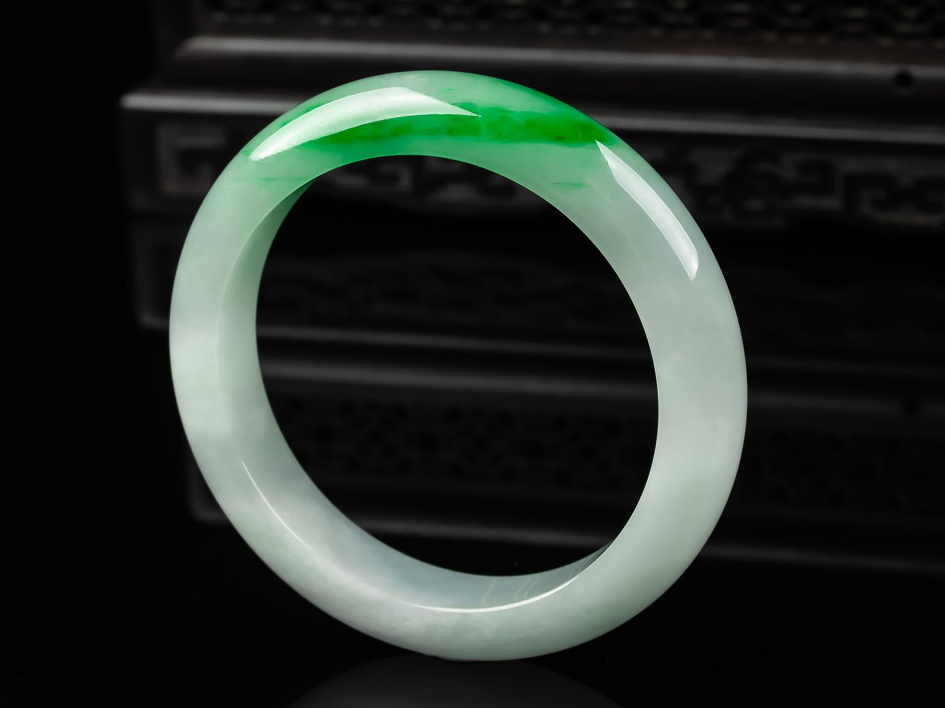 Modern Jadeite Jade Bangle