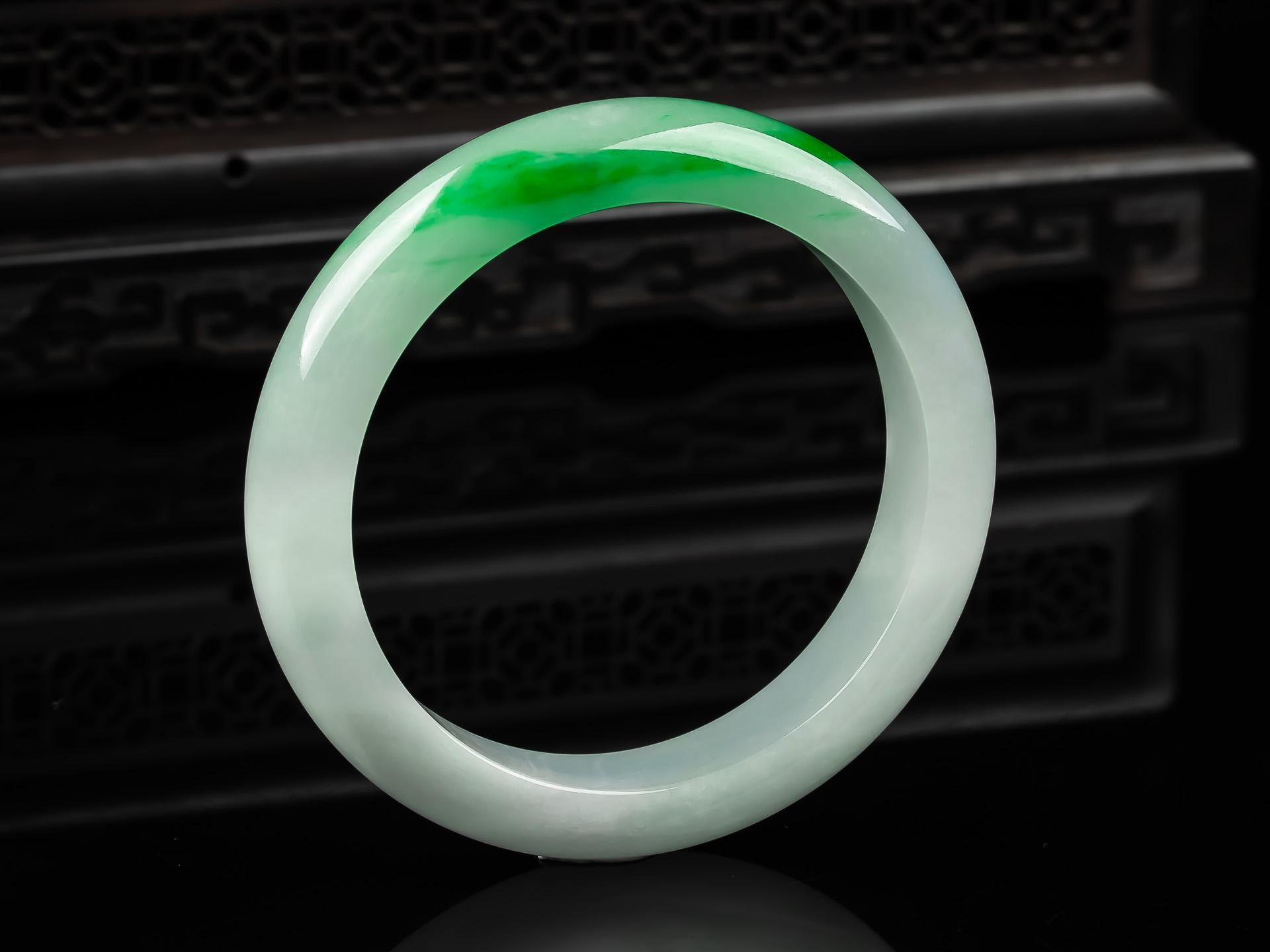 Cabochon Jadeite Jade Bangle