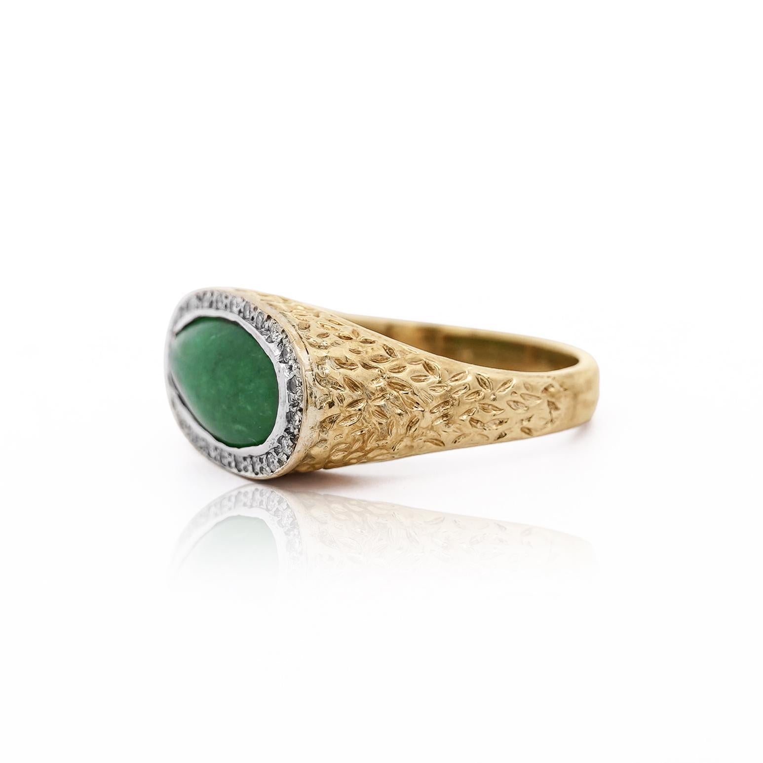 Jadeit Jade Lünette Set & Diamant Pavé in 14K Gold Nugget Ring (Ovalschliff) im Angebot