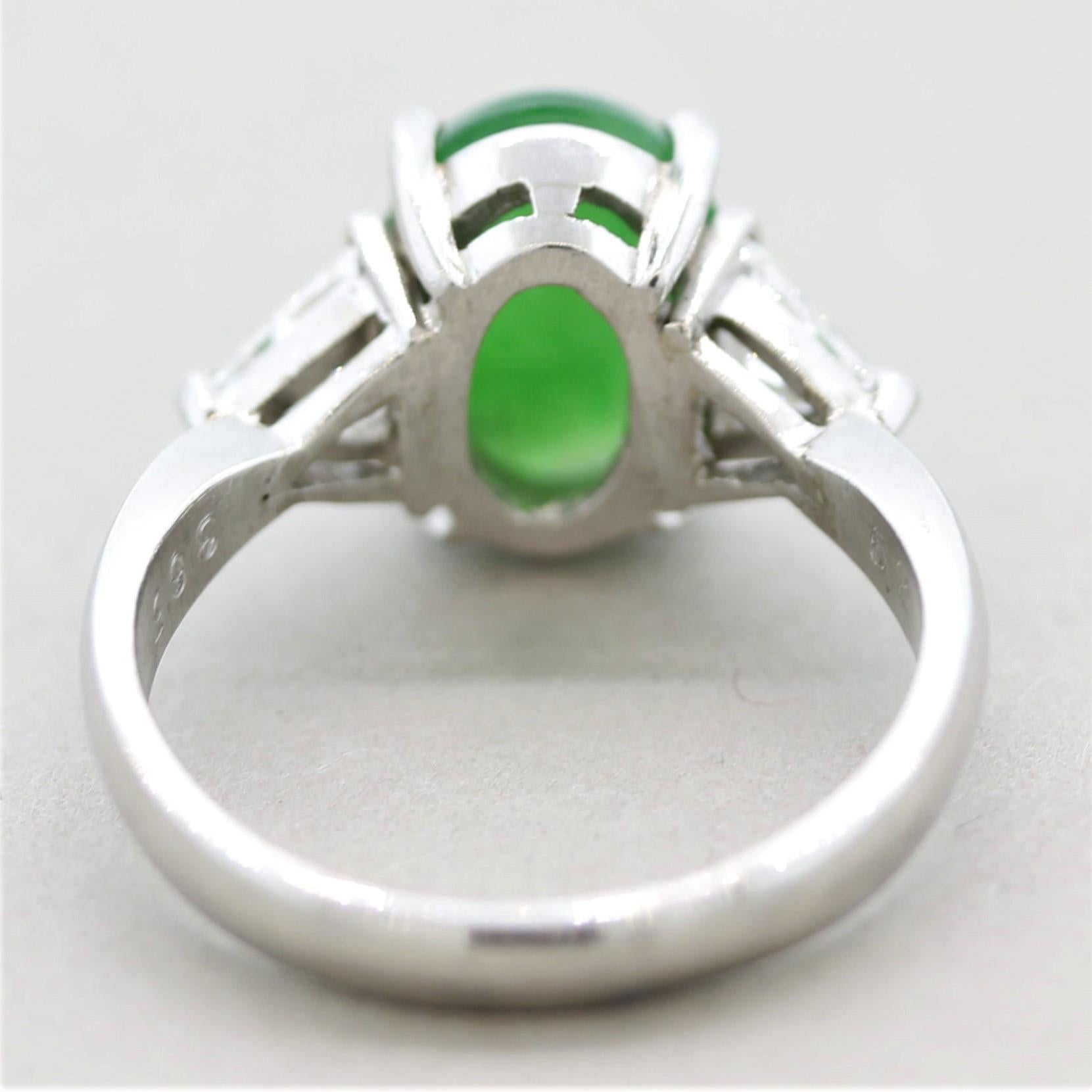 Anello in platino con 3 pietre di giada e diamante di giada In condizioni Nuovo in vendita a Beverly Hills, CA