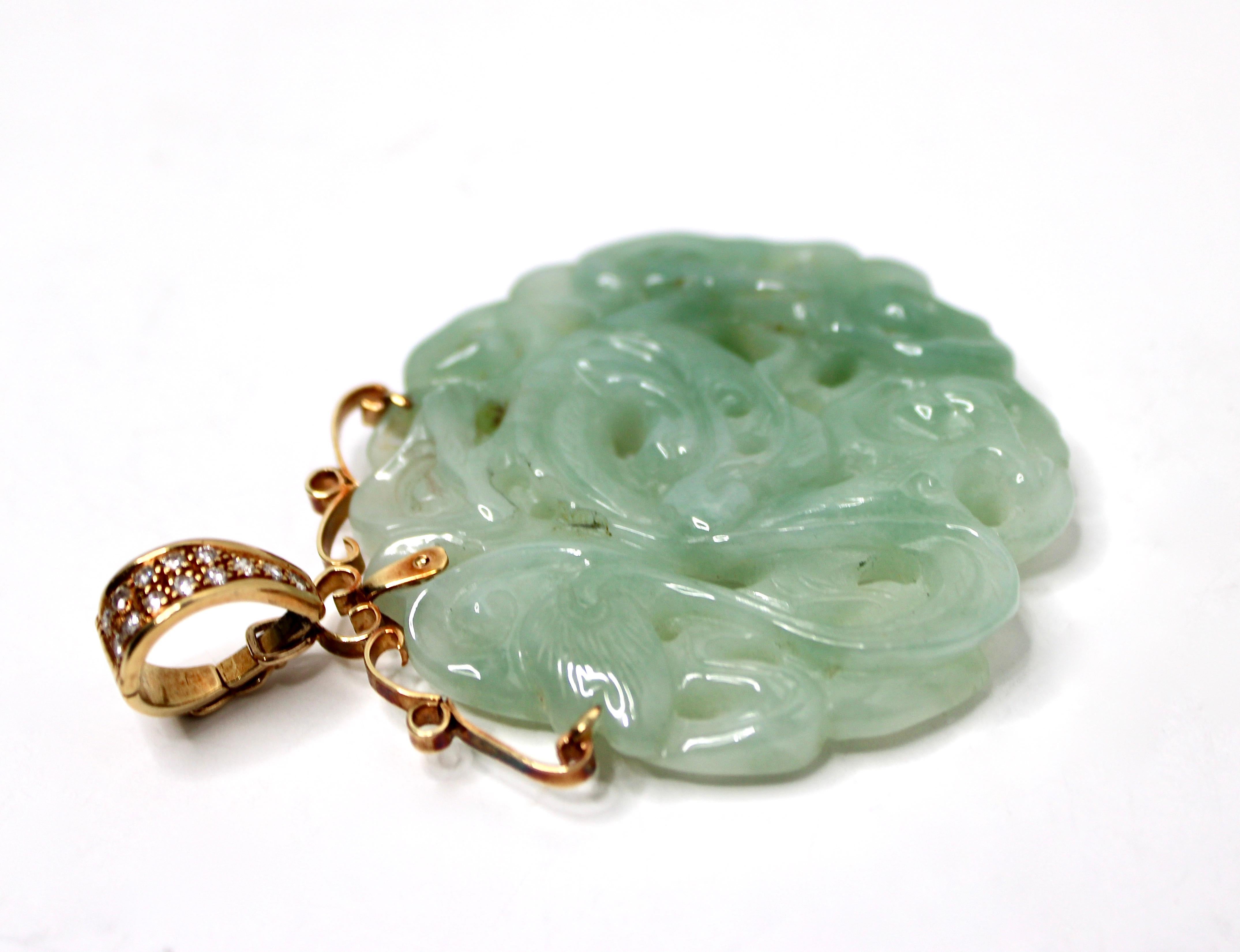 Jade Jade sculpté à la main en or 14k avec diamant Large pendentif circa 1970 en vente 1