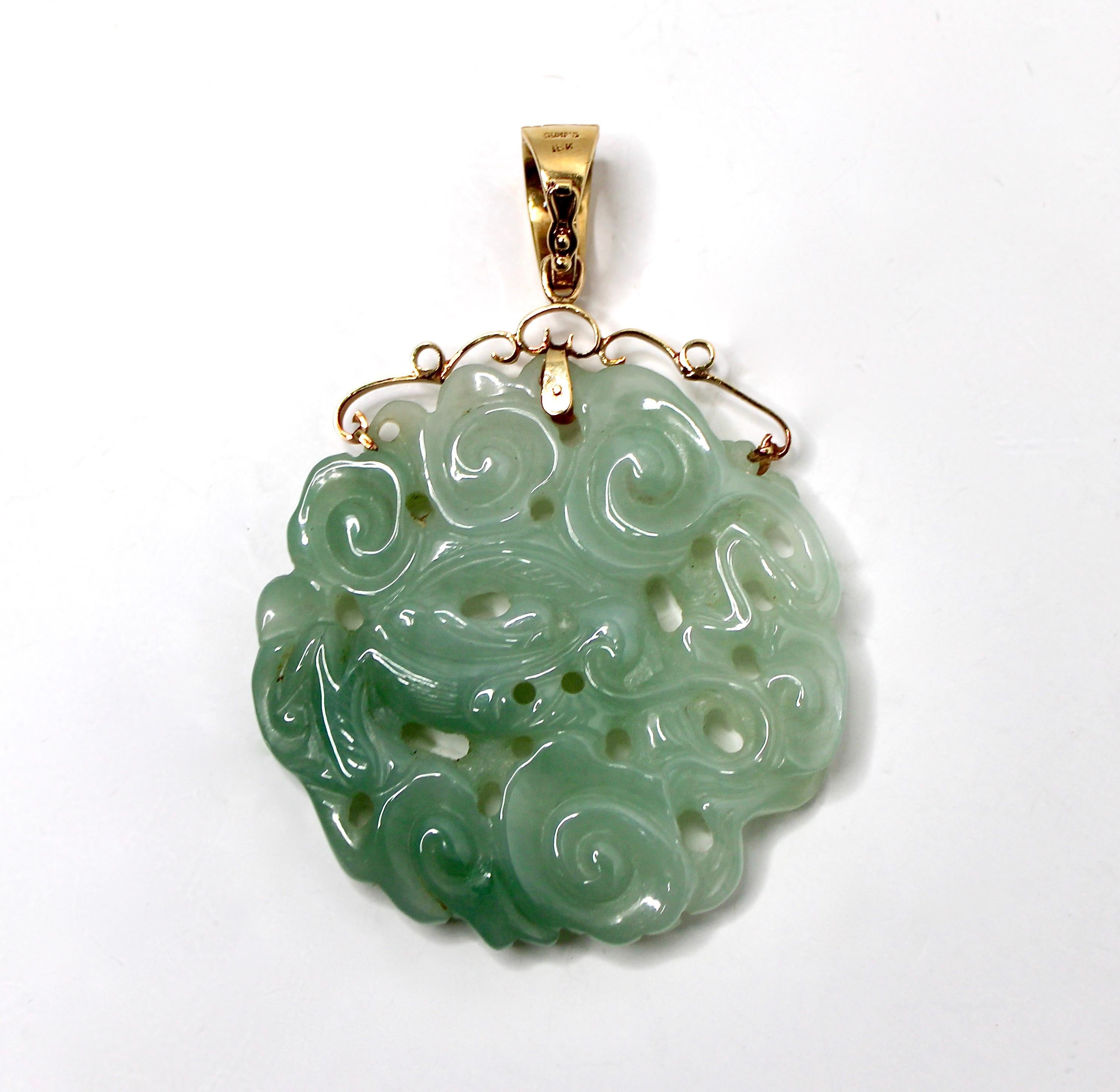 Jade Jade sculpté à la main en or 14k avec diamant Large pendentif circa 1970 en vente 2
