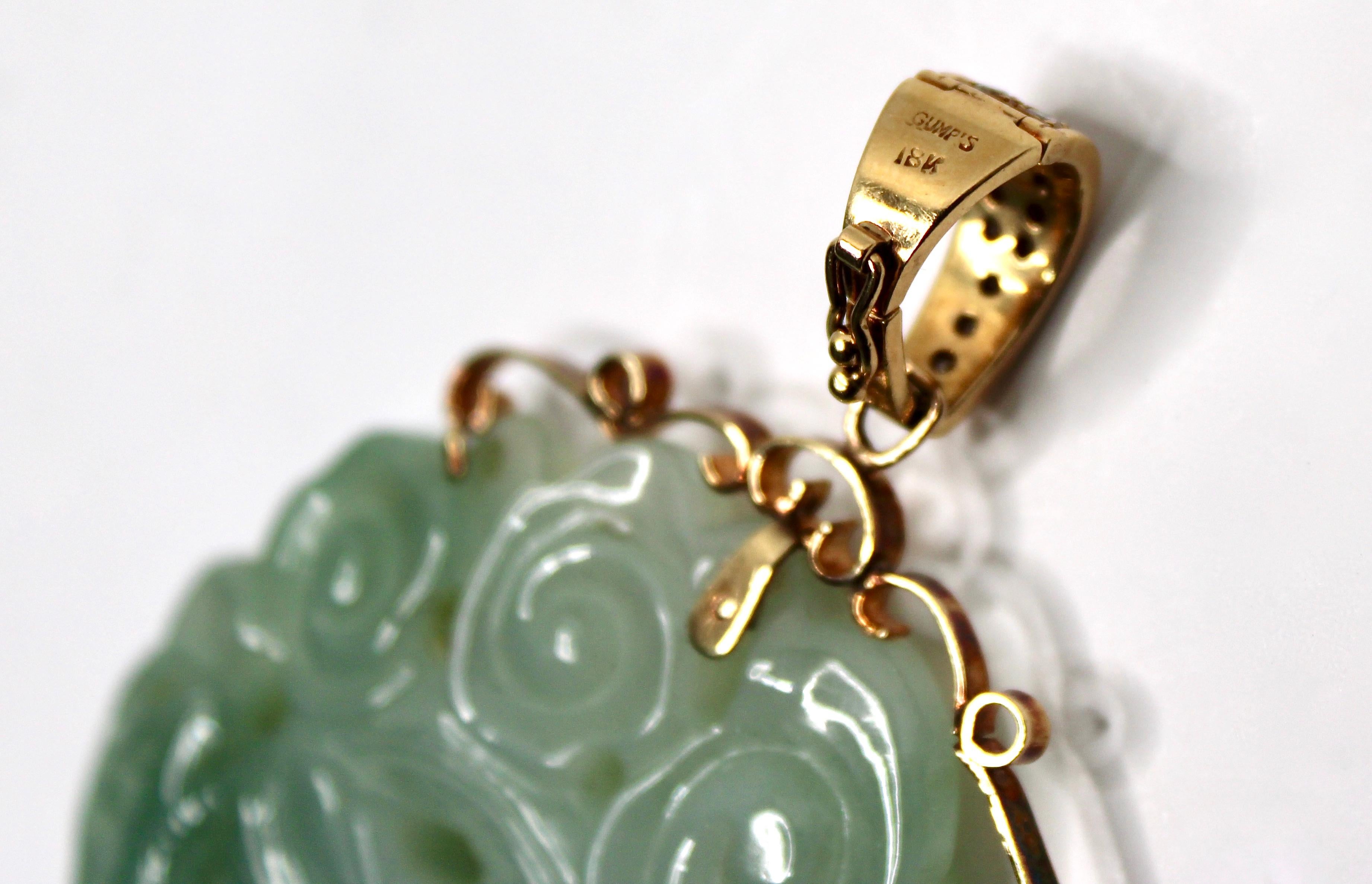 Jade Jade sculpté à la main en or 14k avec diamant Large pendentif circa 1970 en vente 3