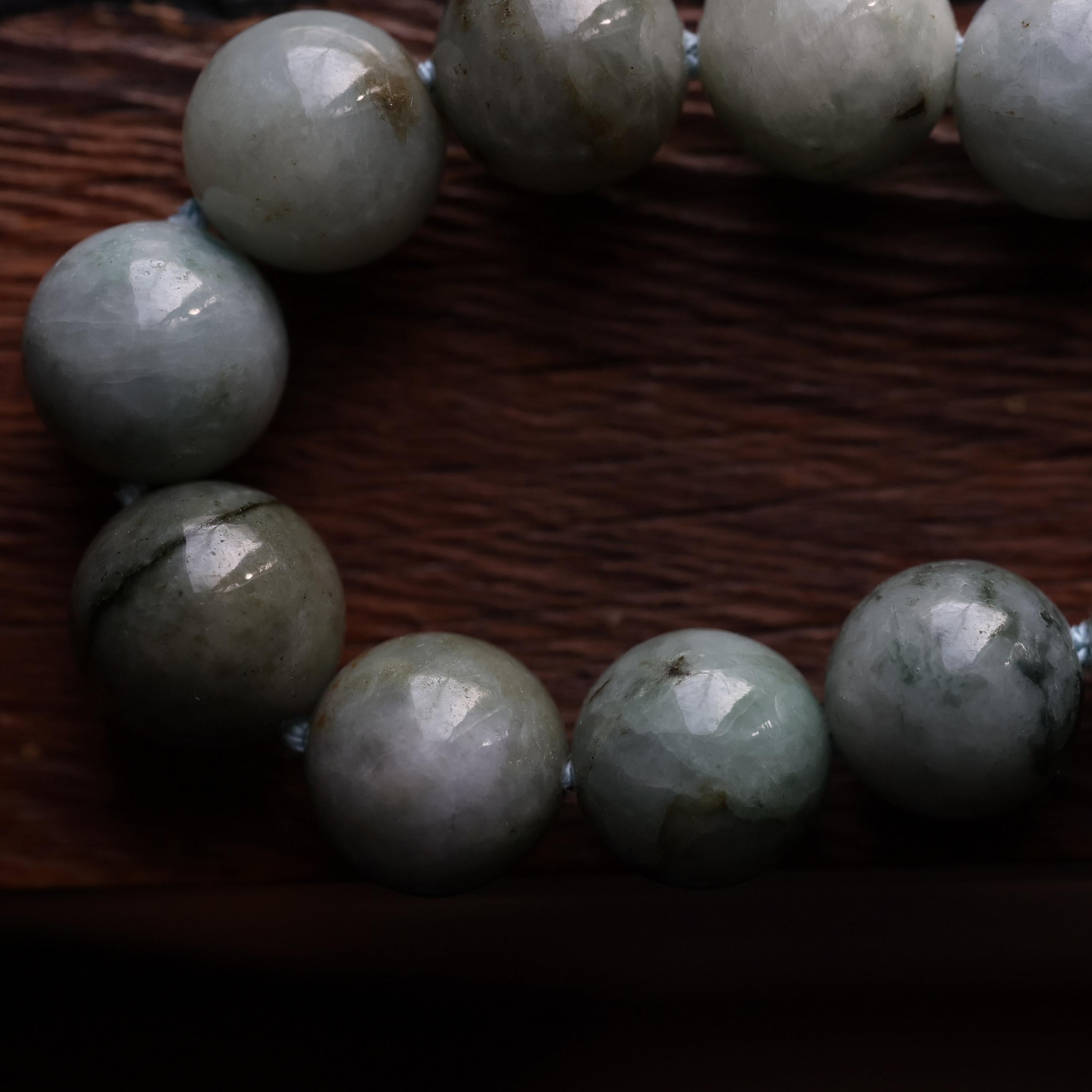 Jadeite Jade Necklace Mottled Grayish Green Certified Untreated In New Condition In Southbury, CT