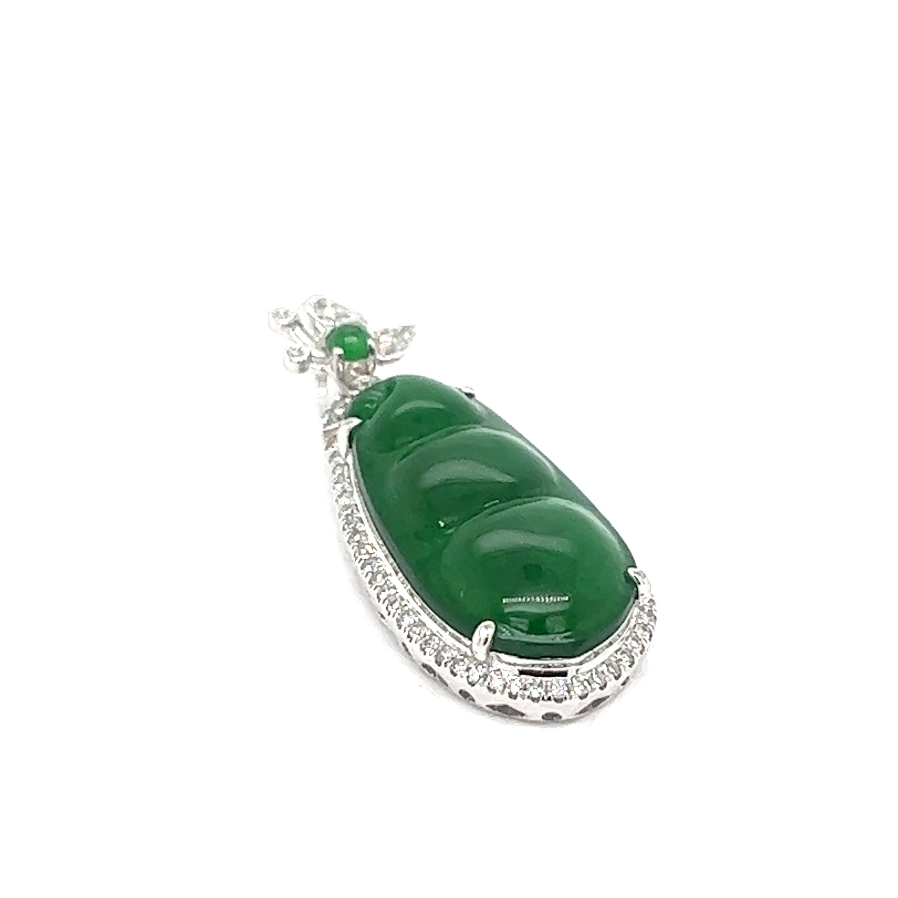Jadeite Jade Peapod 18k White Gold Pendant In Excellent Condition For Sale In New York, NY