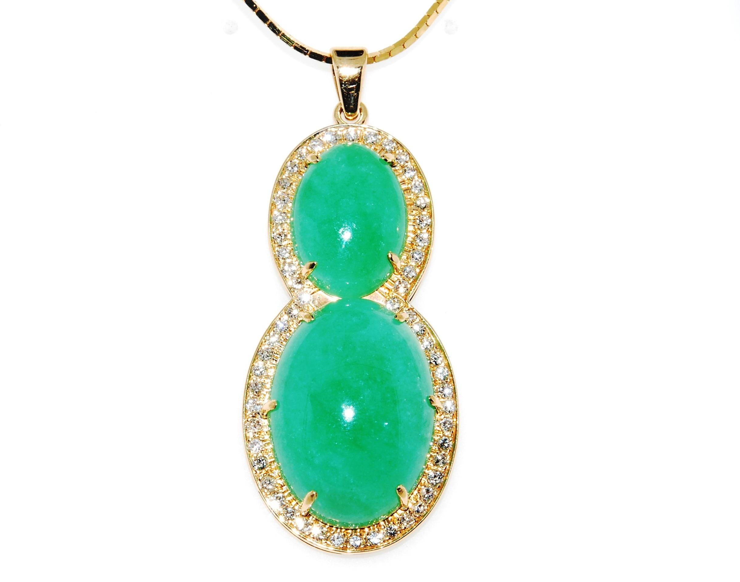 Jadeite Jade Pendant in 14 Karat Yellow Gold with Diamonds In Excellent Condition In Lake Havasu City, AZ