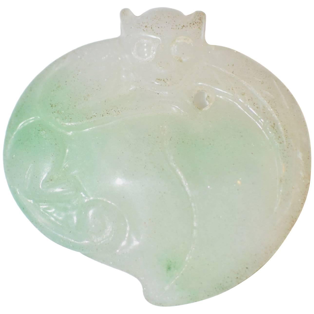 Pendentif singe en jade et jadéite couleur pêche