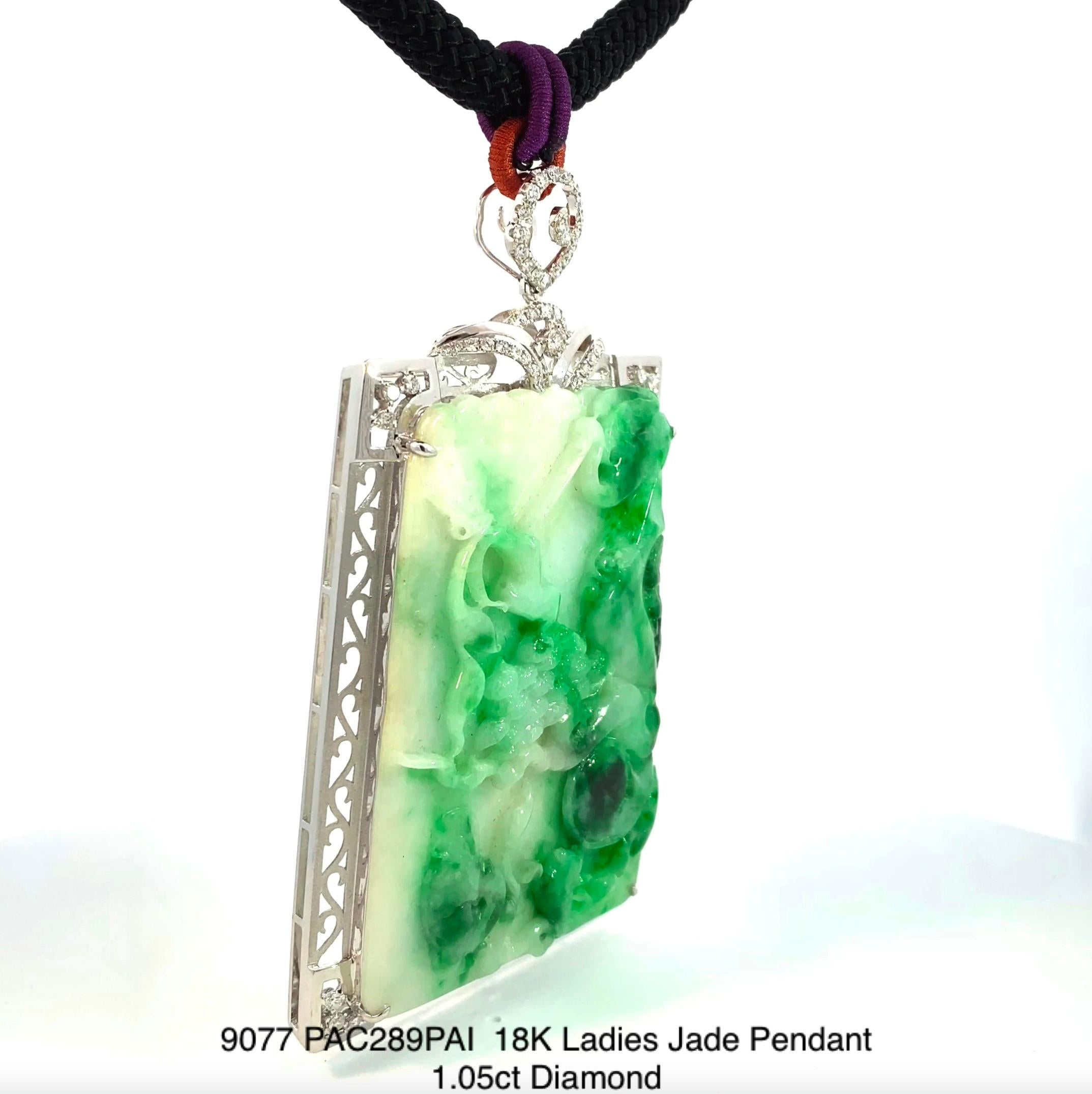 Taille brillant Pendentif en jadéite et diamants dans un cadre en or blanc 18 carats en vente