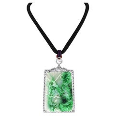 Jadeit-Jade-Anhänger mit Diamanten in 18 Karat Weißgoldrahmen