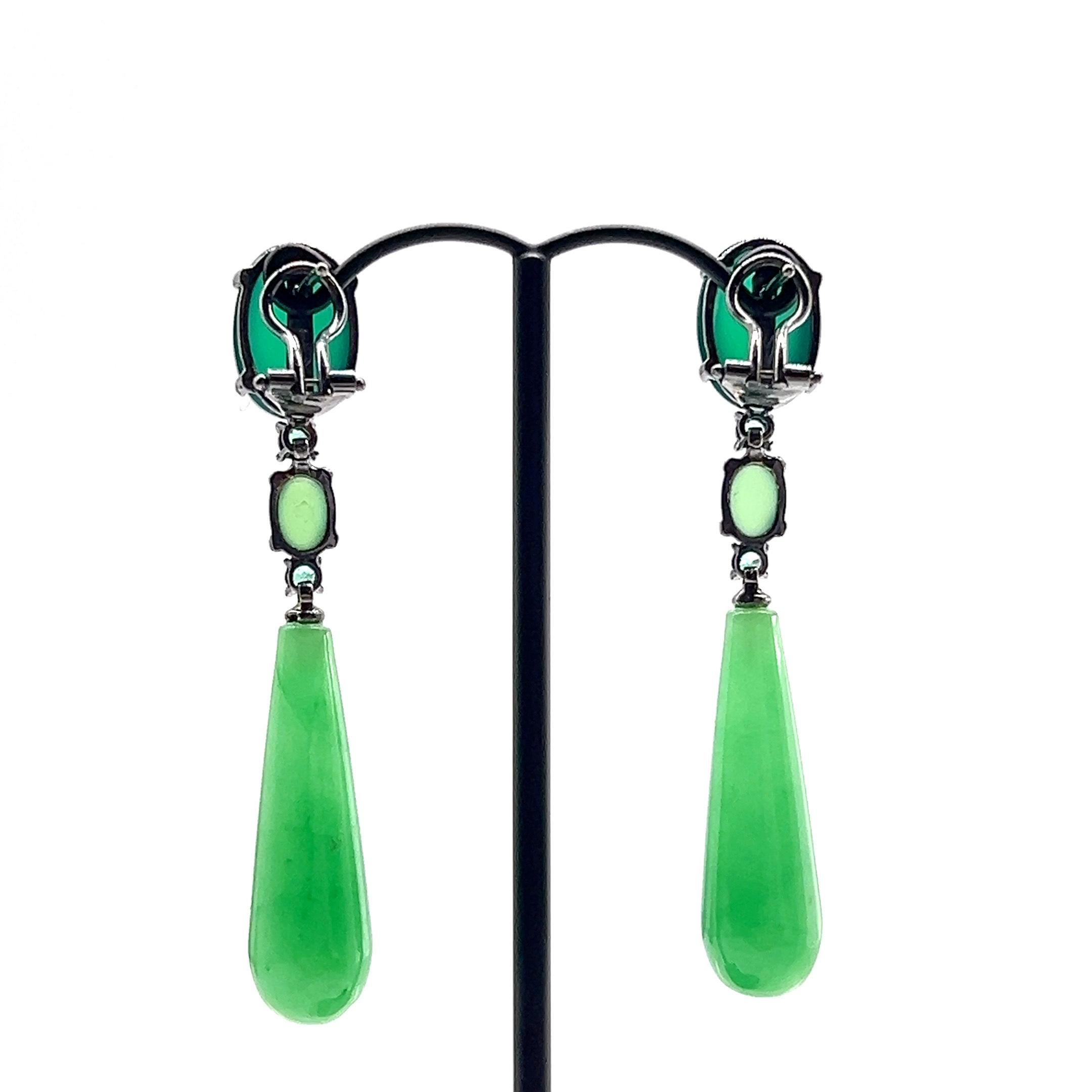 Jades, Agates et Emeraudes Boucles d'oreilles chandelier en or noir 18 carats français en vente 2