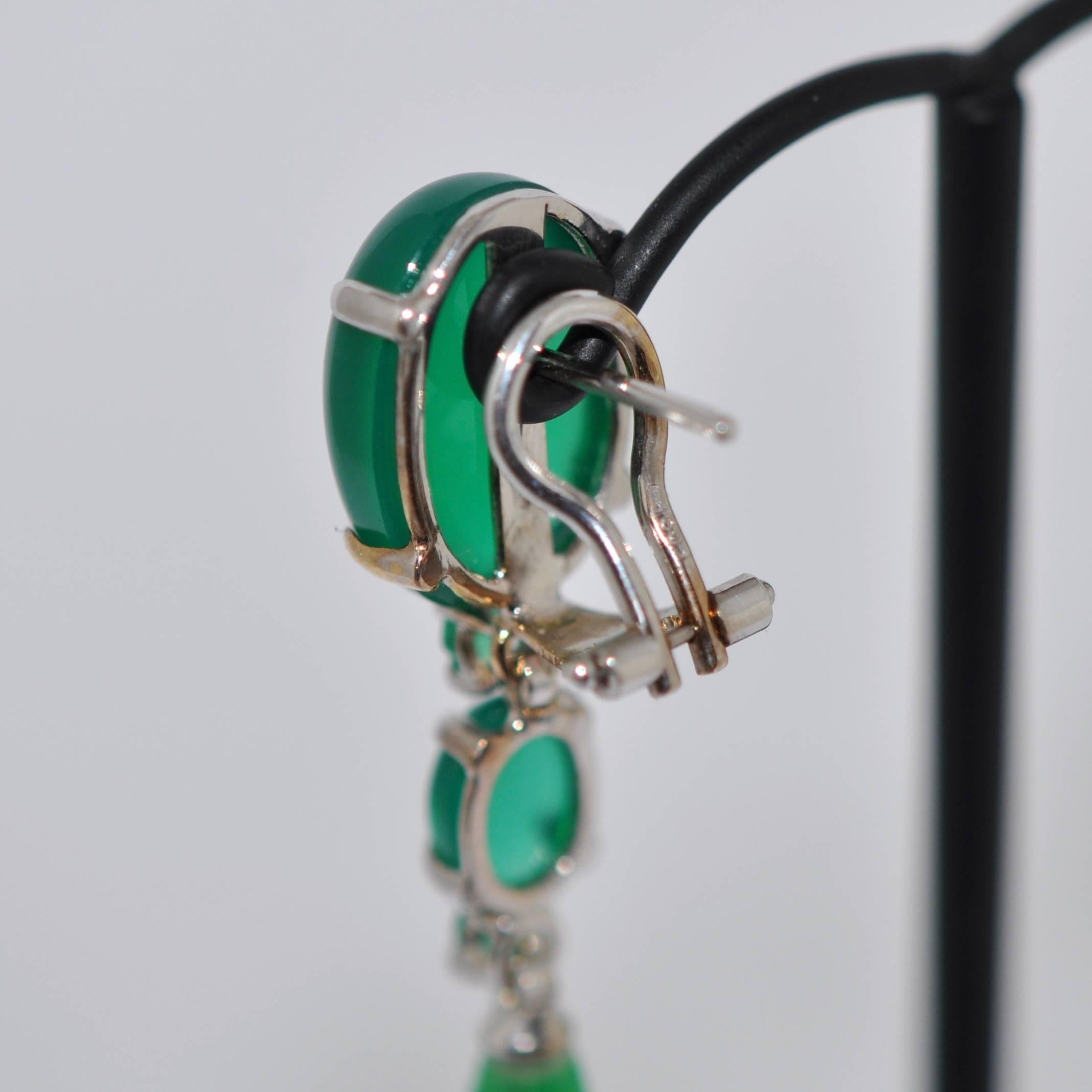 Jades, Agates and Emeralds Black Gold Chandelier Earrings In New Condition In Vannes, FR