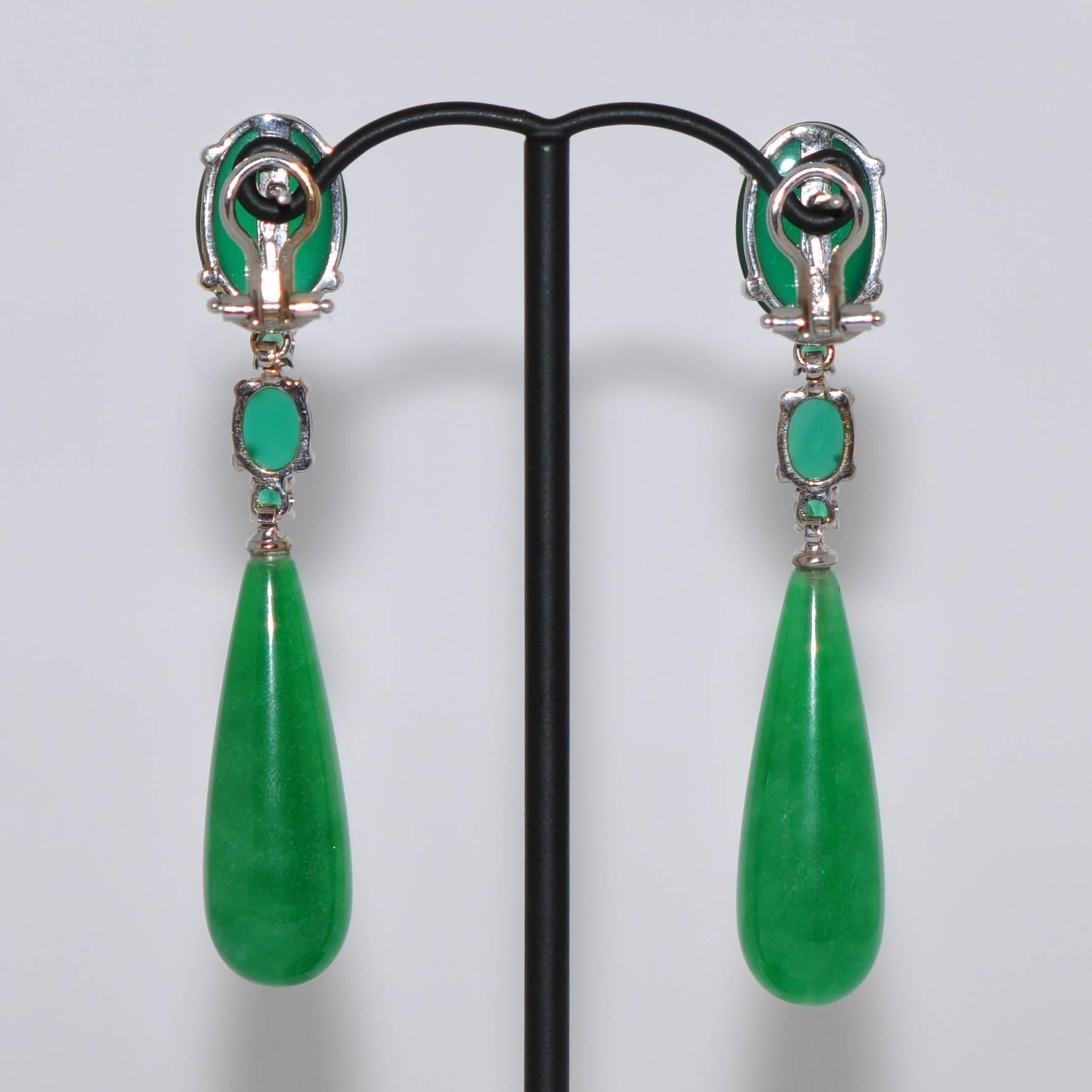 Jades, Agates and Emeralds on White Gold Chandelier Earrings In New Condition In Vannes, FR