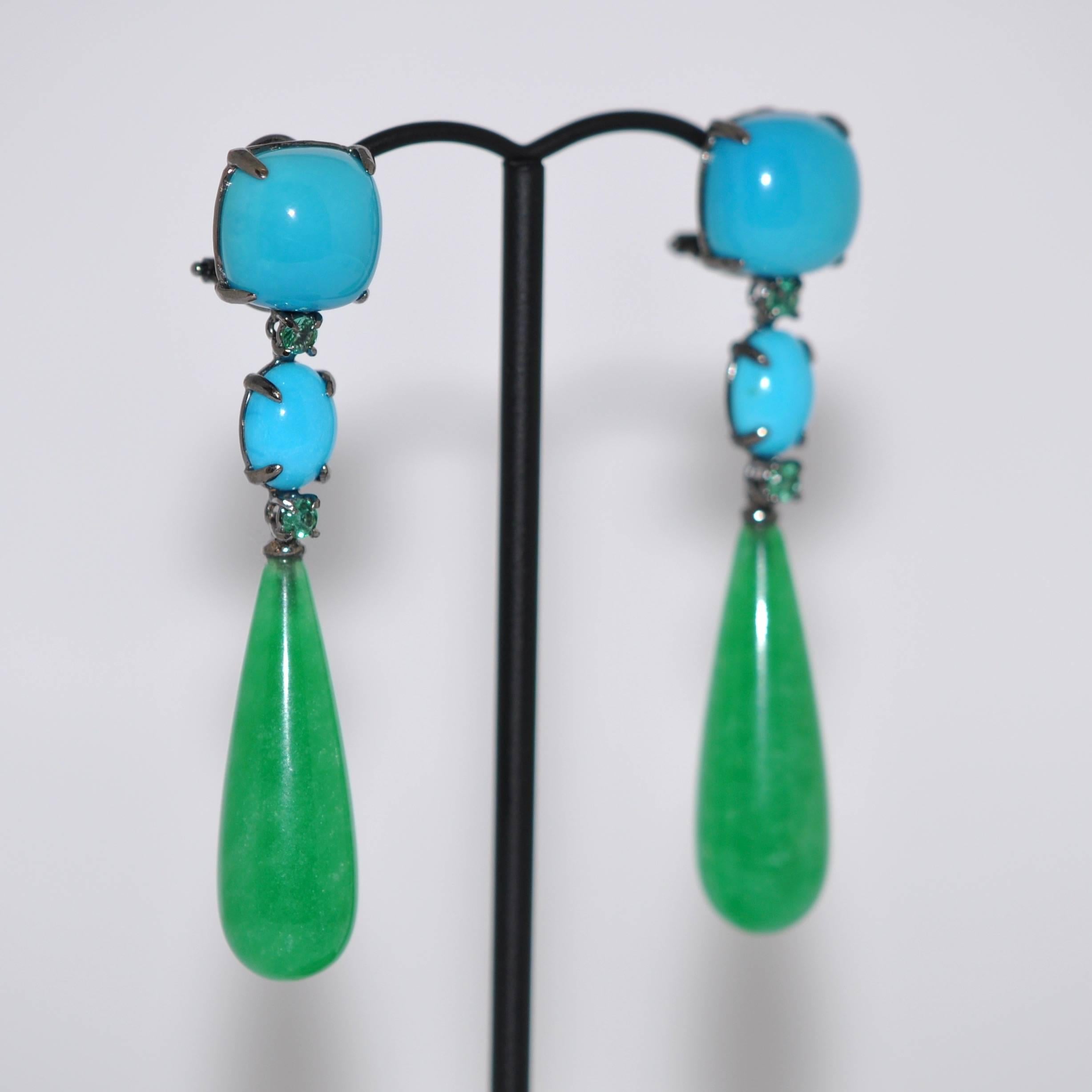 Jades, Turquoises and Emeralds Black Gold Chandelier Earrings In New Condition In Vannes, FR