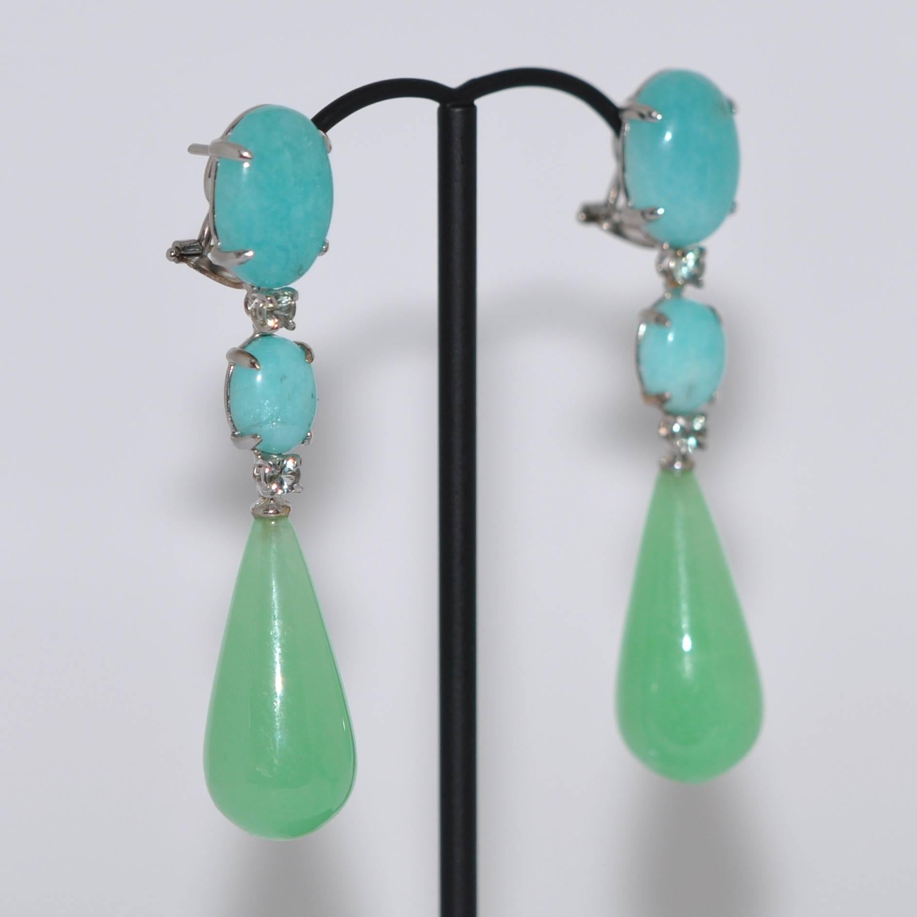 Discover this Jades, Amazonites and Sapphires White Gold Chandelier Earrings.
Jades
Amazonites
Sapphires
White Gold 18 Carat