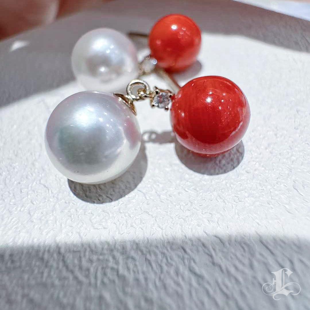 De las mujeres 【Jādora】 Perla Akoya Aurora y  Pendientes de coral en oro de 18 quilates en venta