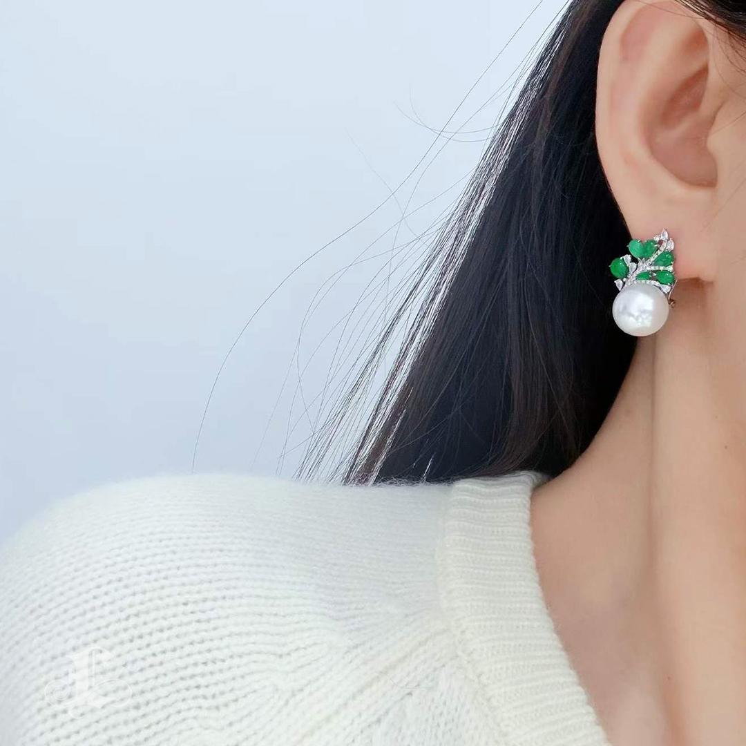 Non taillé 【Jādora】 Boucles d'oreilles en Jade Impérial Certifié PSL 12mm Perle des Mers du Sud Feuille de Jade en vente