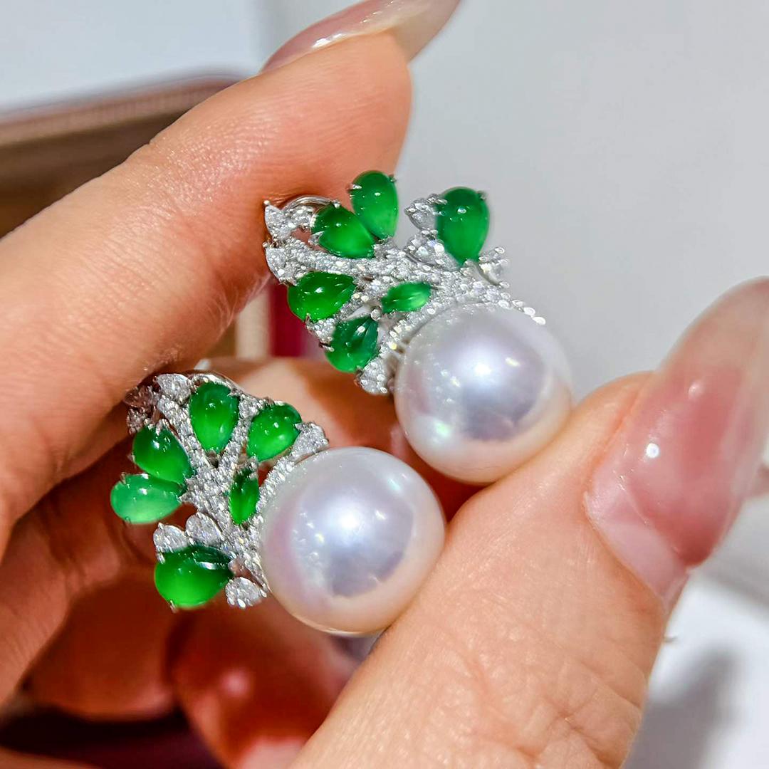 【Jādora】 Boucles d'oreilles en Jade Impérial Certifié PSL 12mm Perle des Mers du Sud Feuille de Jade Neuf - En vente à New York, NY