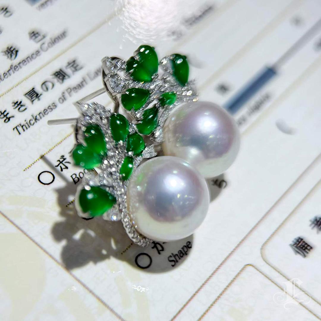 【Jādora】 Boucles d'oreilles en Jade Impérial Certifié PSL 12mm Perle des Mers du Sud Feuille de Jade en vente 2