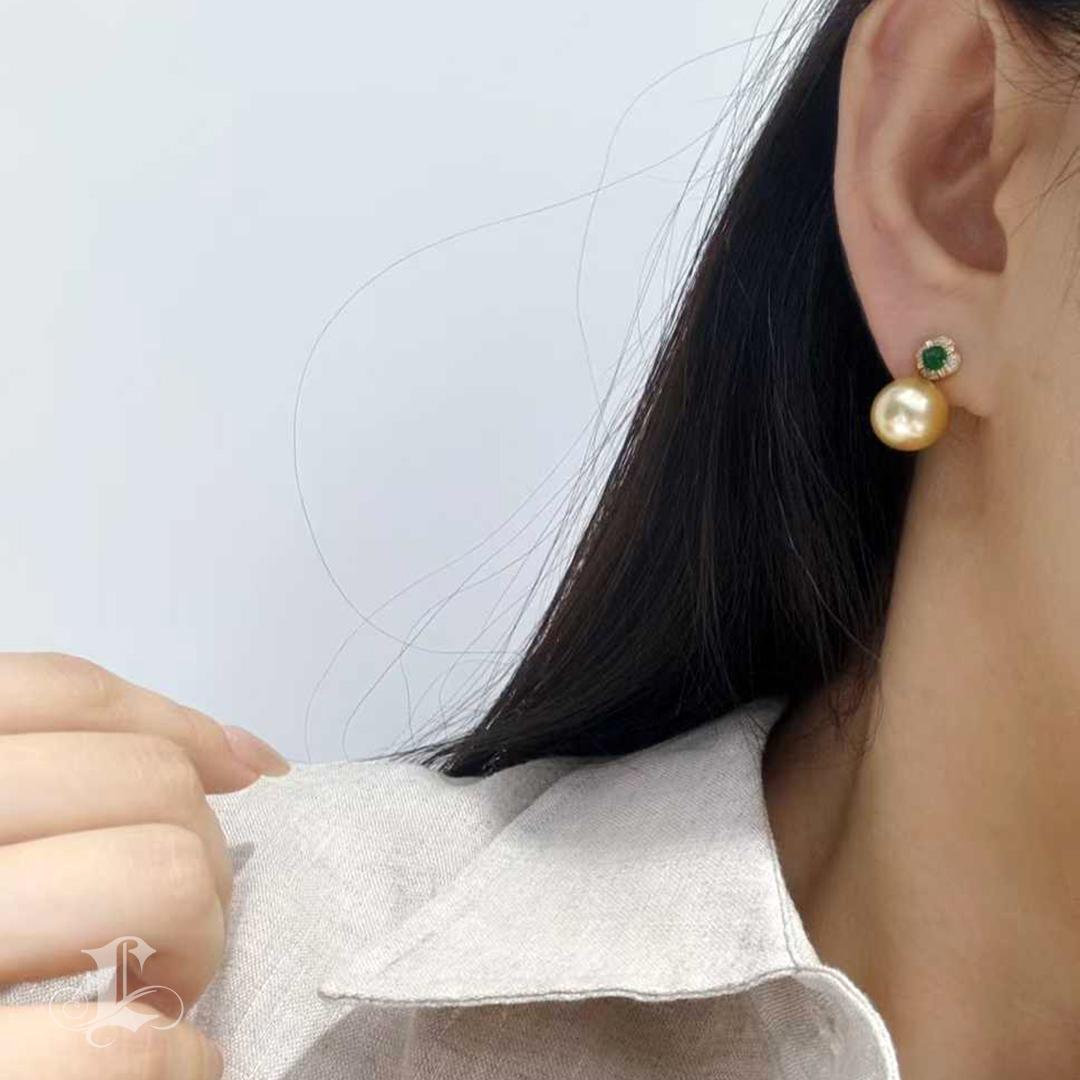Uncut 【Jādora】11mm Aurora South Sea Gold Pearl & Emerald Back Earrings For Sale