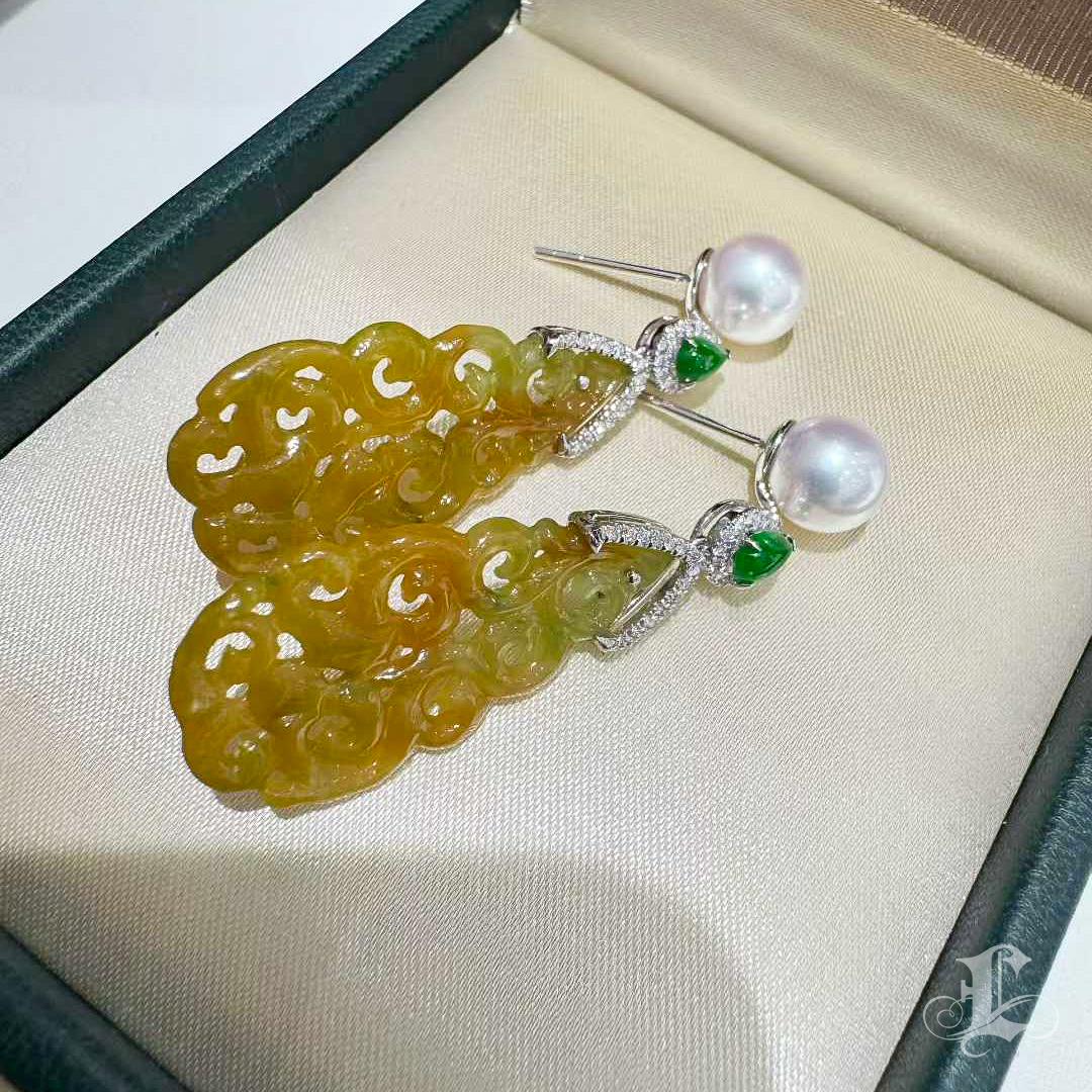 Orecchini a goccia di perle Akoya e giadeite con diamanti in platino in vendita 1