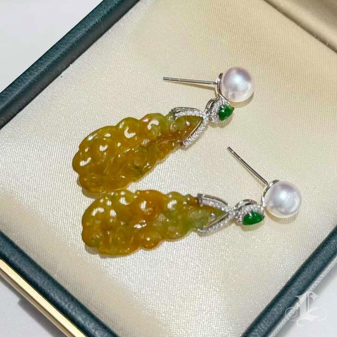 Orecchini a goccia di perle Akoya e giadeite con diamanti in platino in vendita 2