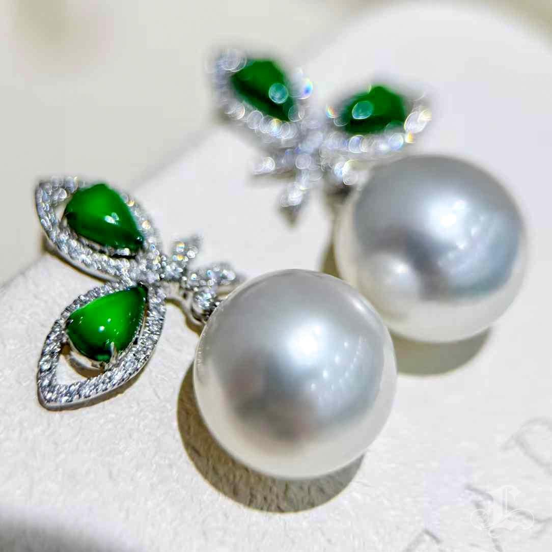 【Jādora】Celestial Jade Ribbon South Sea Pearl and Diamond Earrings In condizioni Nuovo in vendita a New York, NY