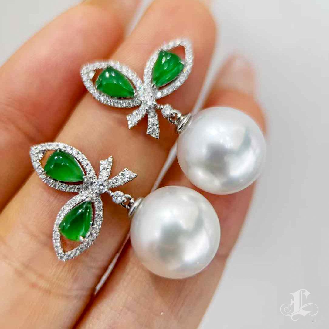 【Jādora】Celestial Jade Ribbon South Sea Pearl and Diamond Earrings in vendita 1