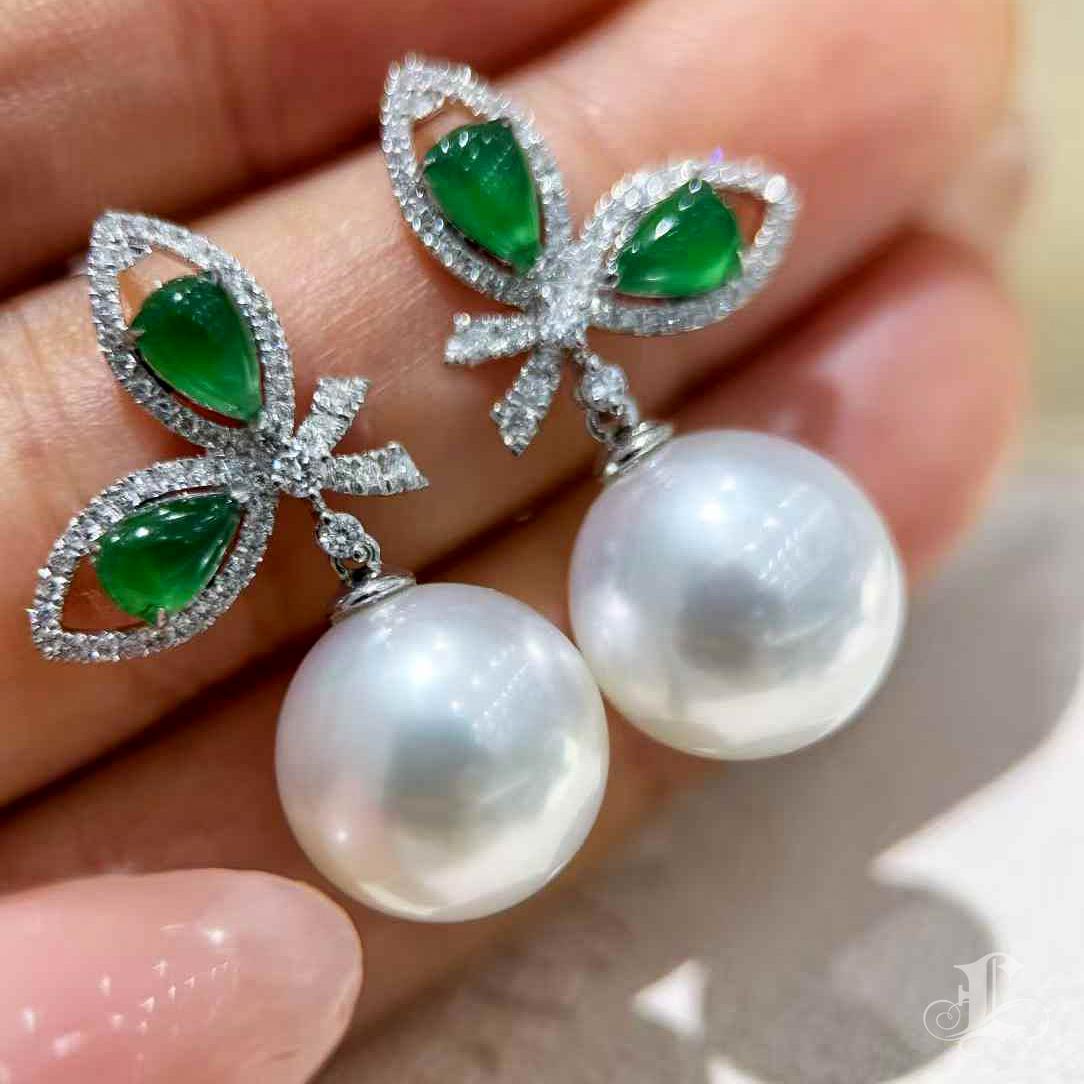 【Jādora】Celestial Jade Ribbon South Sea Pearl and Diamond Earrings in vendita 2