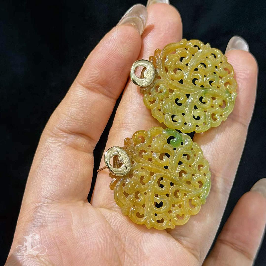 【Jādora】Golden Harmony Type A Jadeite & 18K Gold Earrings In New Condition For Sale In New York, NY