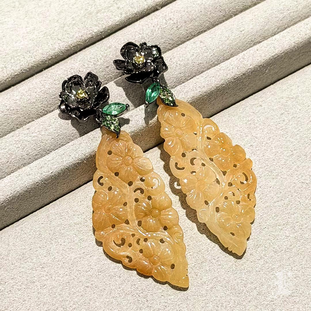 【Jādora】Boucles d'oreilles Fleur de Jade et Feuille d'Emeraude Neuf - En vente à New York, NY