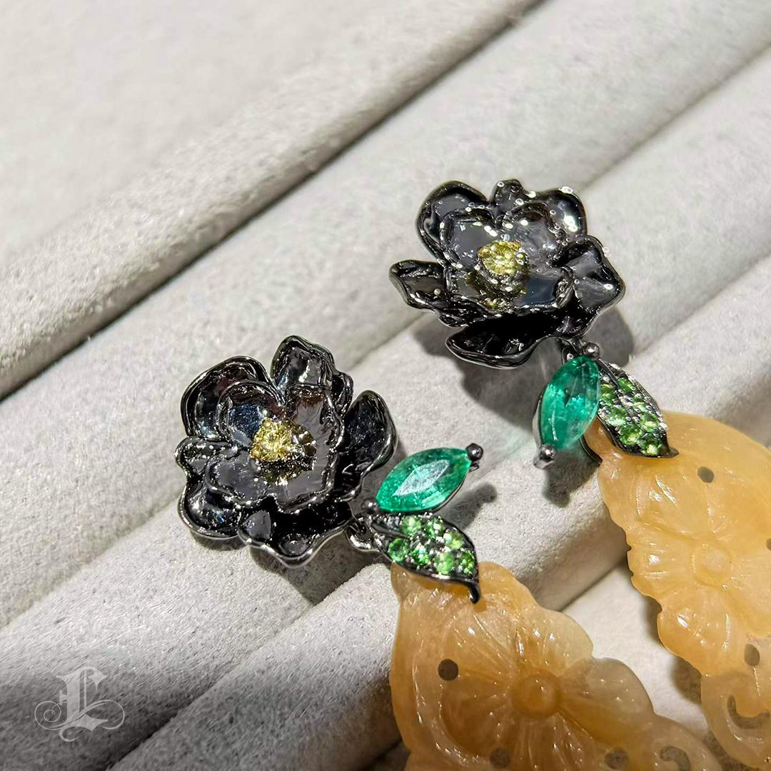 【Jādora】Boucles d'oreilles Fleur de Jade et Feuille d'Emeraude Pour femmes en vente