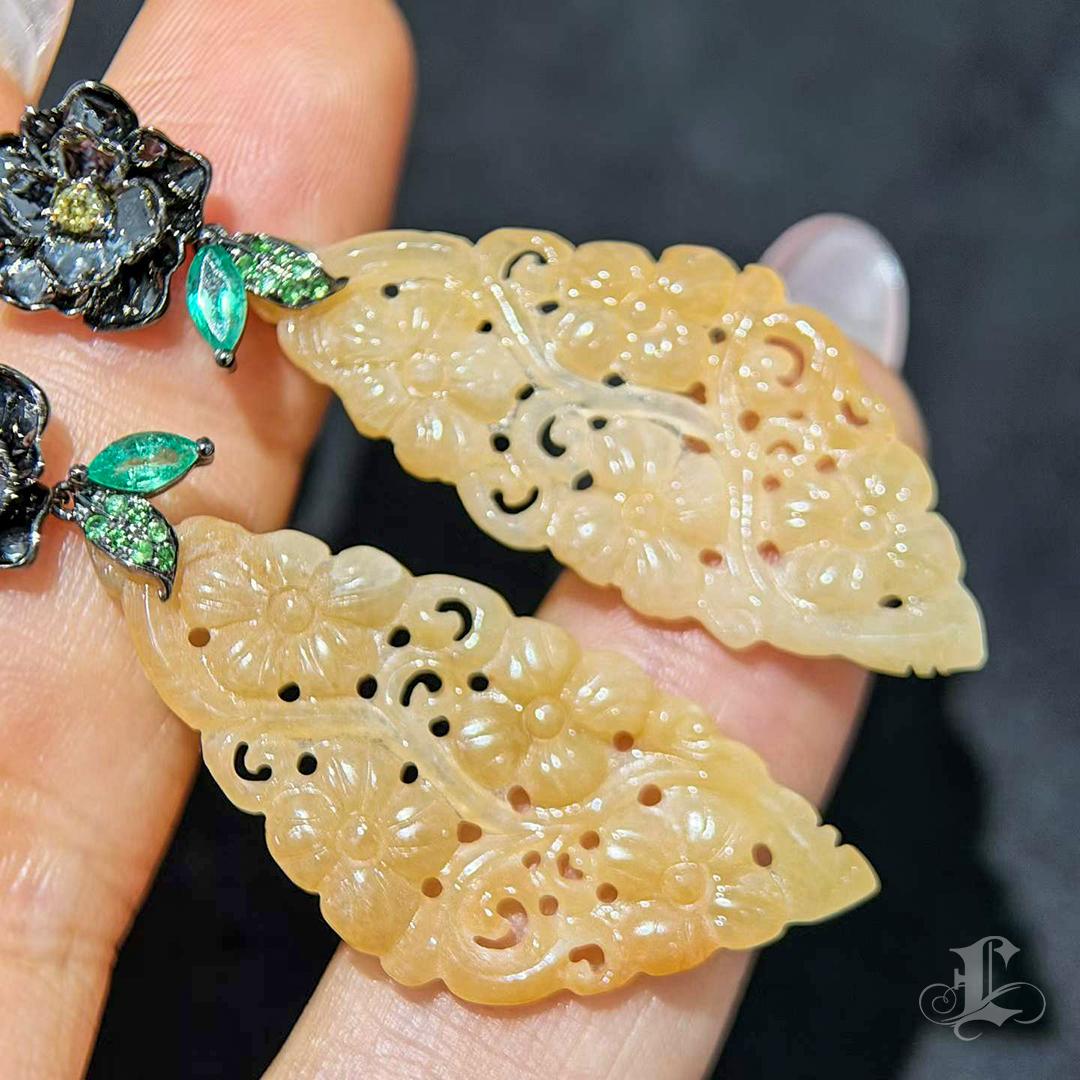 【Jādora】Boucles d'oreilles Fleur de Jade et Feuille d'Emeraude en vente 2