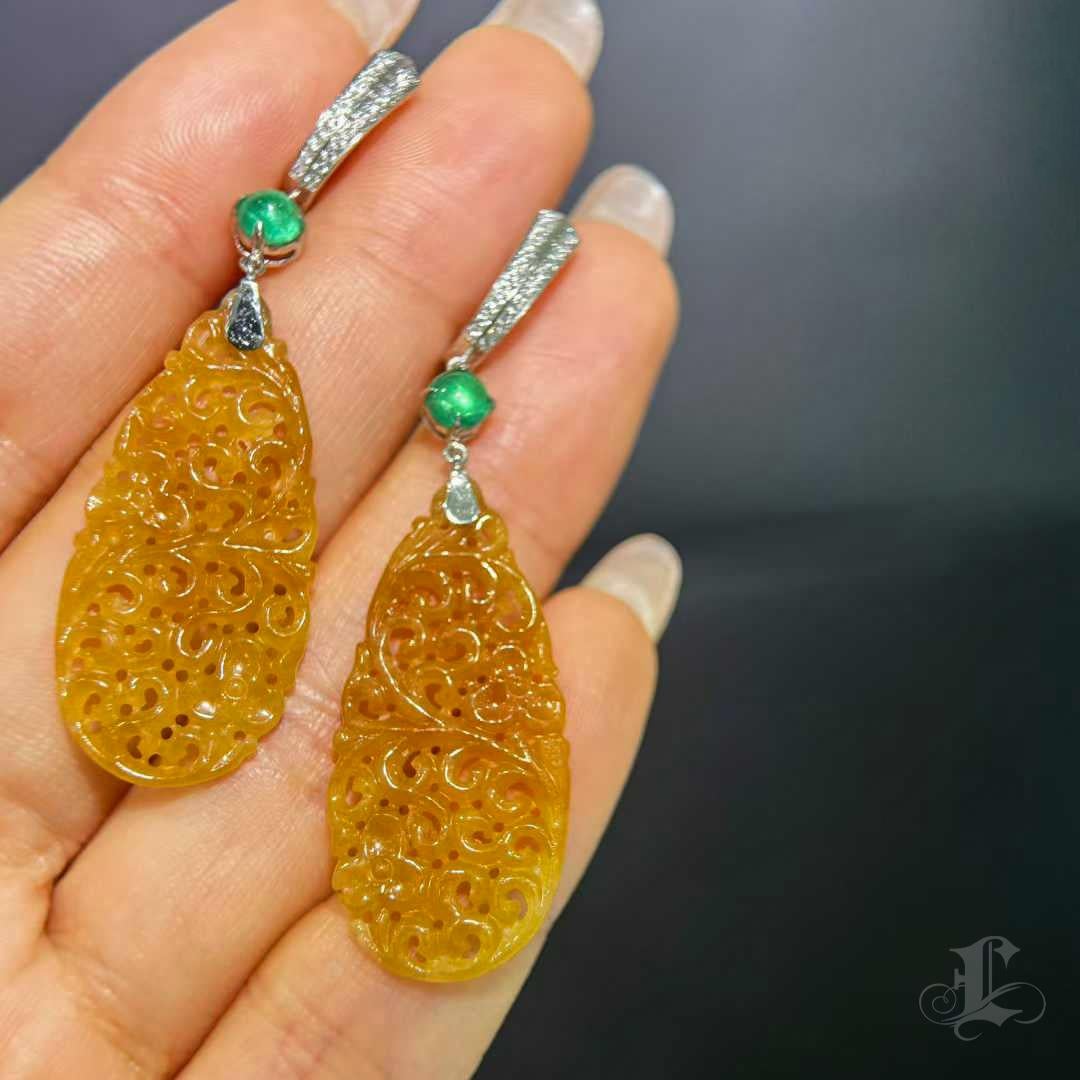 【Jādora】Golden Radiance Burmese Jadeite Emerald Diamond Earrings In New Condition For Sale In New York, NY