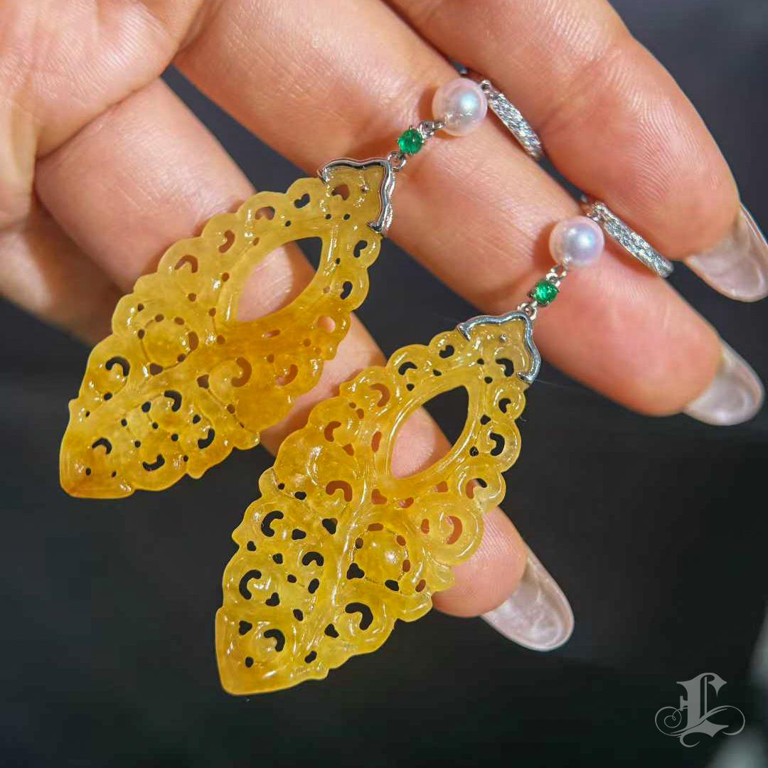 【Jādora】Goldene Strahlkraft burmesische Jadeit Smaragd Diamant Ohrringe im Zustand „Neu“ im Angebot in New York, NY