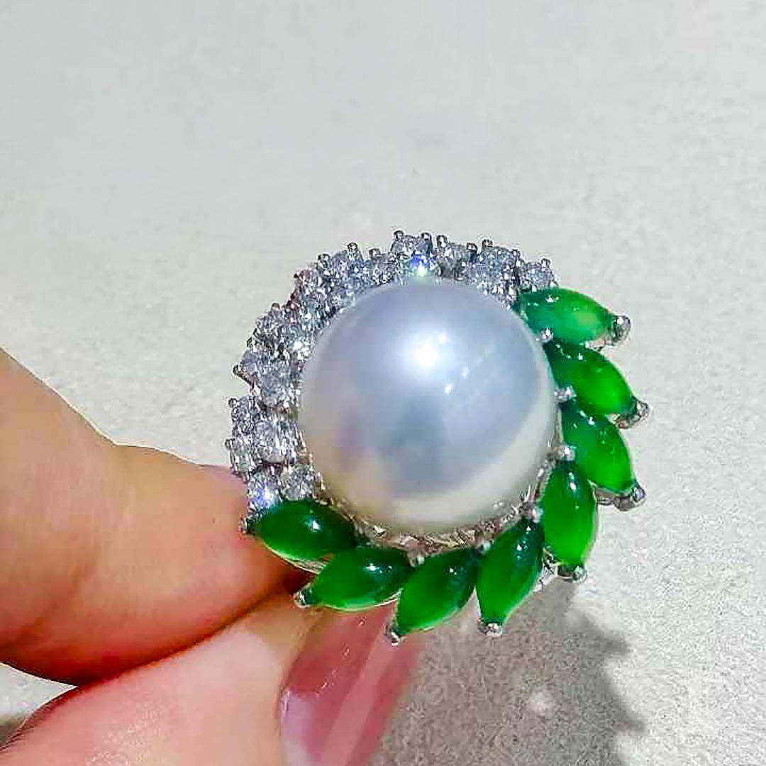 【Jādora】Imperial Leaf Halo Jadeite & South Sea Pearl Earrings and Ring Set For Sale 3