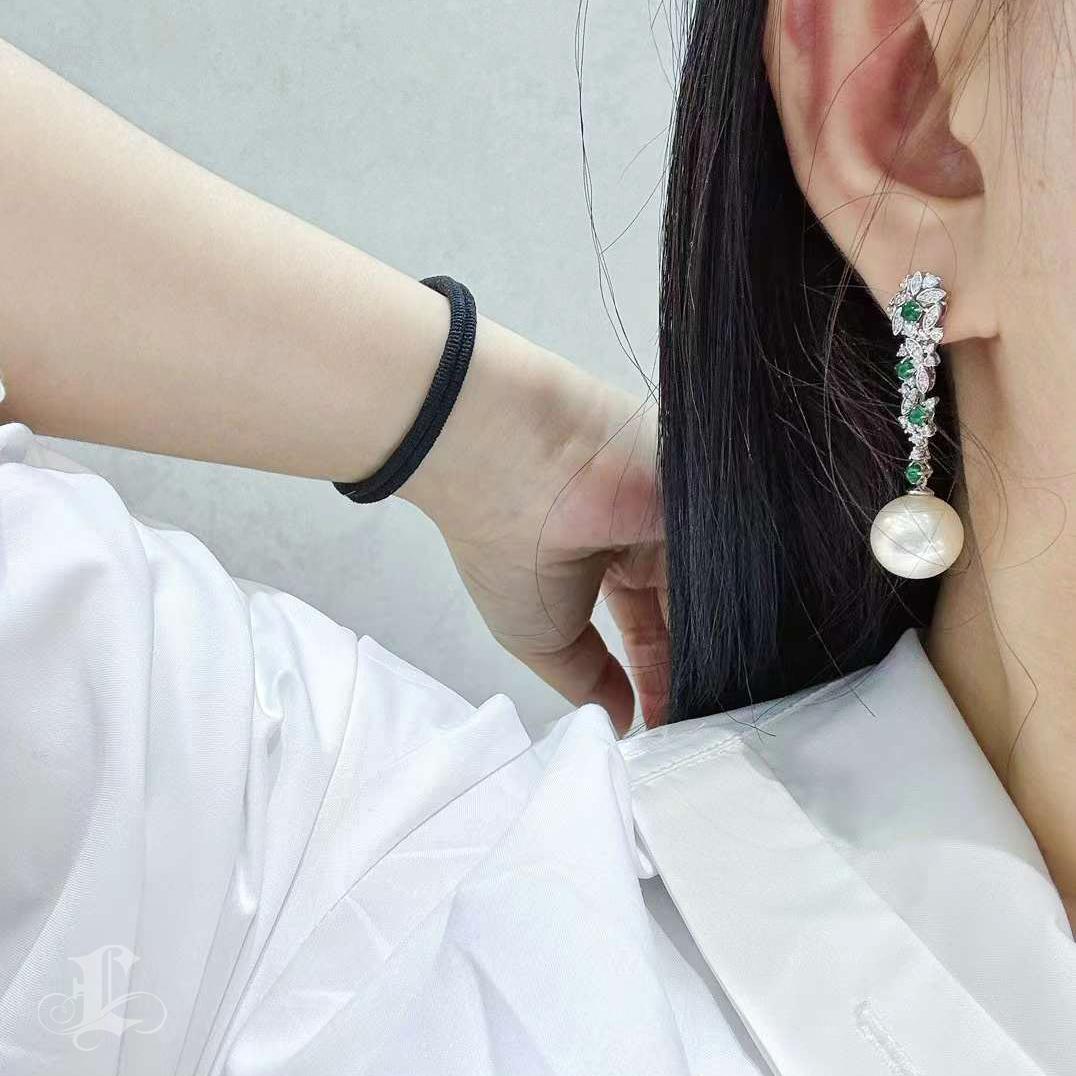 【Jādora】Imperial Vine Südsee Perle, Smaragd & Diamant Ohrringe (Ungeschliffen) im Angebot