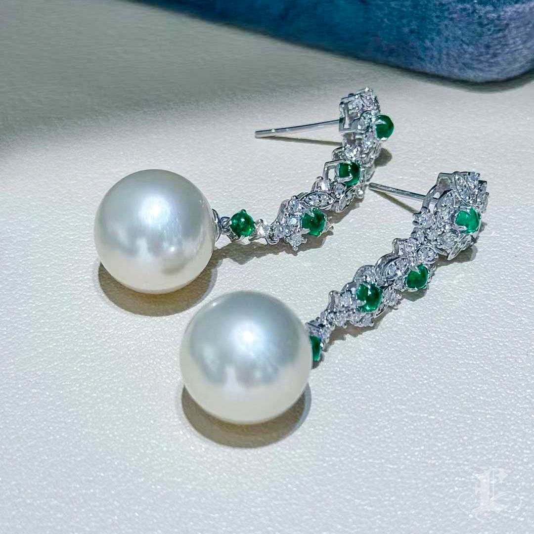 【Jādora】Imperial Vine Südsee Perle, Smaragd & Diamant Ohrringe Damen im Angebot