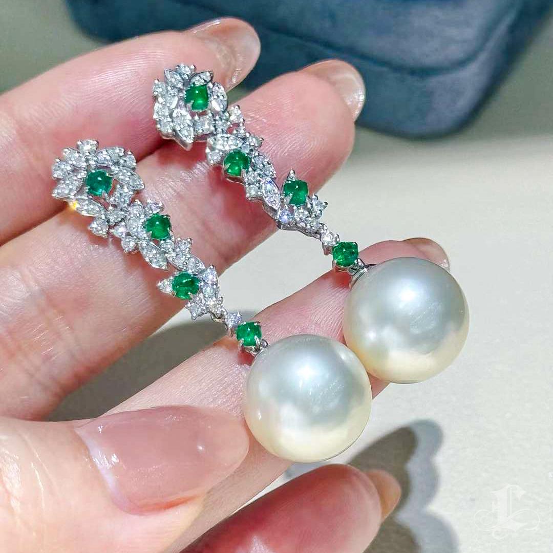 【Jādora】Imperial Vine Südsee Perle, Smaragd & Diamant Ohrringe im Angebot 1