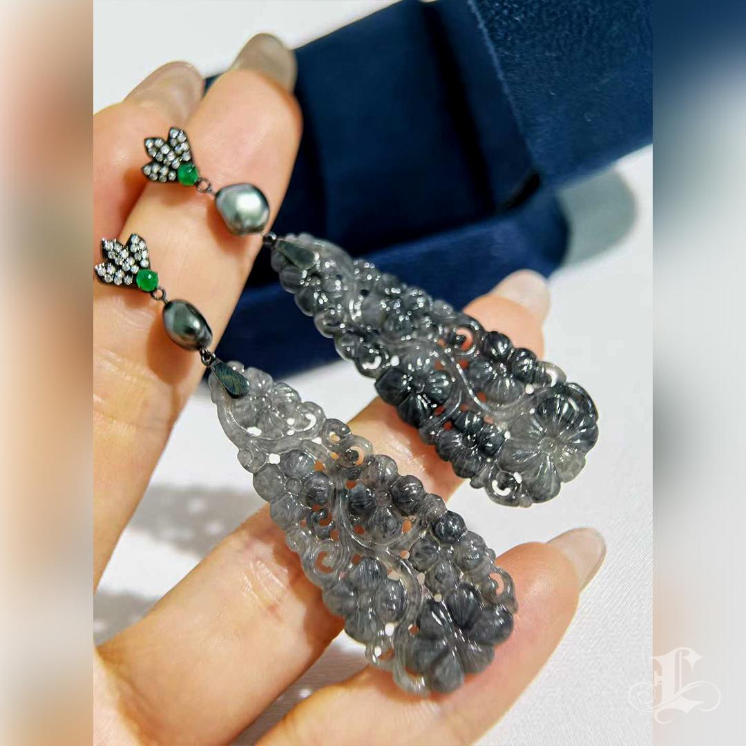 【Jādora】Ink-Brush Floral Jadeite & Tahitian Keshi Pearl Earrings In New Condition For Sale In New York, NY