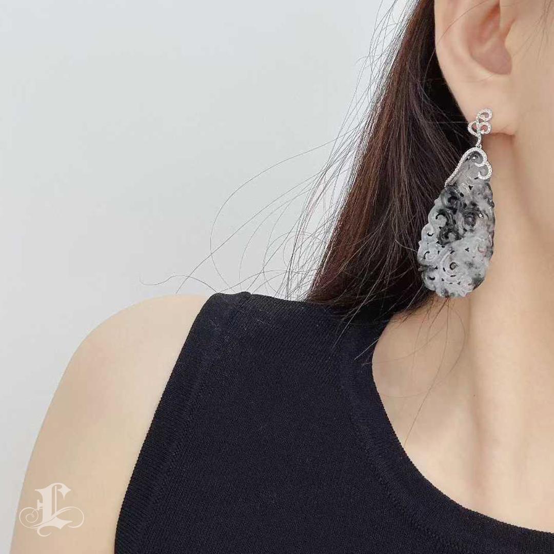 Non taillé 【Jādora】Ink Mist - Boucles d'oreilles nuage de jade en vente