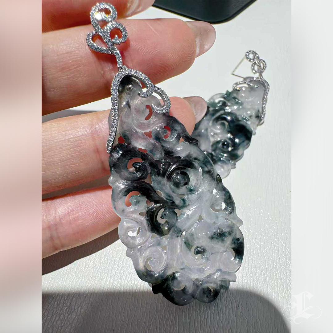 【Jādora】Ink Mist - Boucles d'oreilles nuage de jade Neuf - En vente à New York, NY