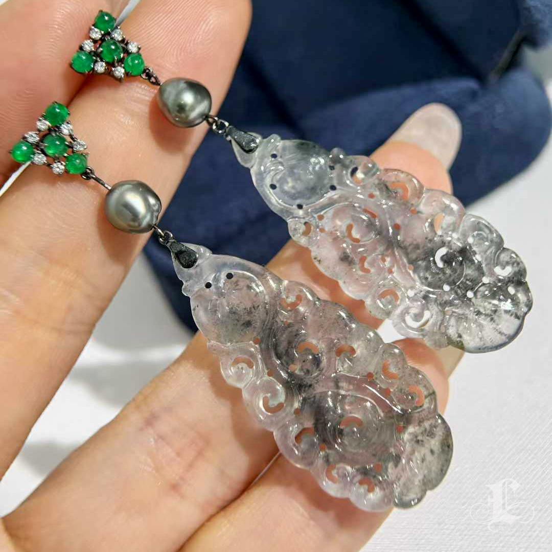 【Jādora】Pintado con tinta Pendientes de jade birmano y perla Keshi de Tahití en Nuevo estado para la venta en New York, NY