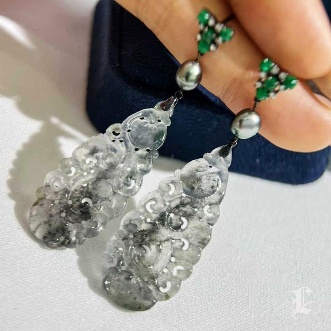 De las mujeres 【Jādora】Pintado con tinta Pendientes de jade birmano y perla Keshi de Tahití en venta